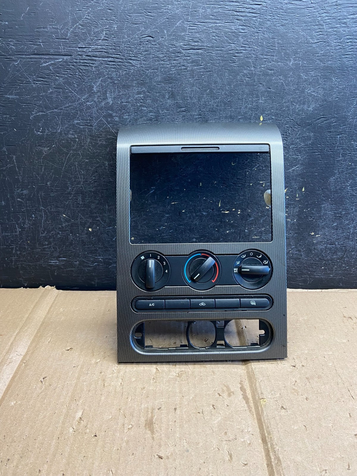 2004 to 2008 Ford F150 Radio Climate Dash Bezel Surround Black AI2780 DG0