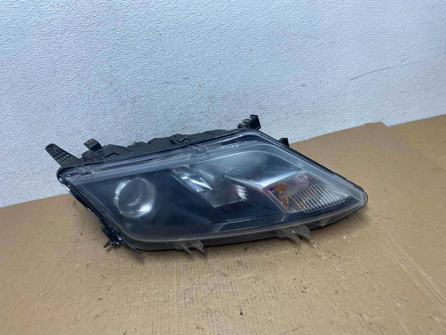 2010 2011 2012 Ford Fusion Right Passenger RH Headlight Halogen AD8029 DW0