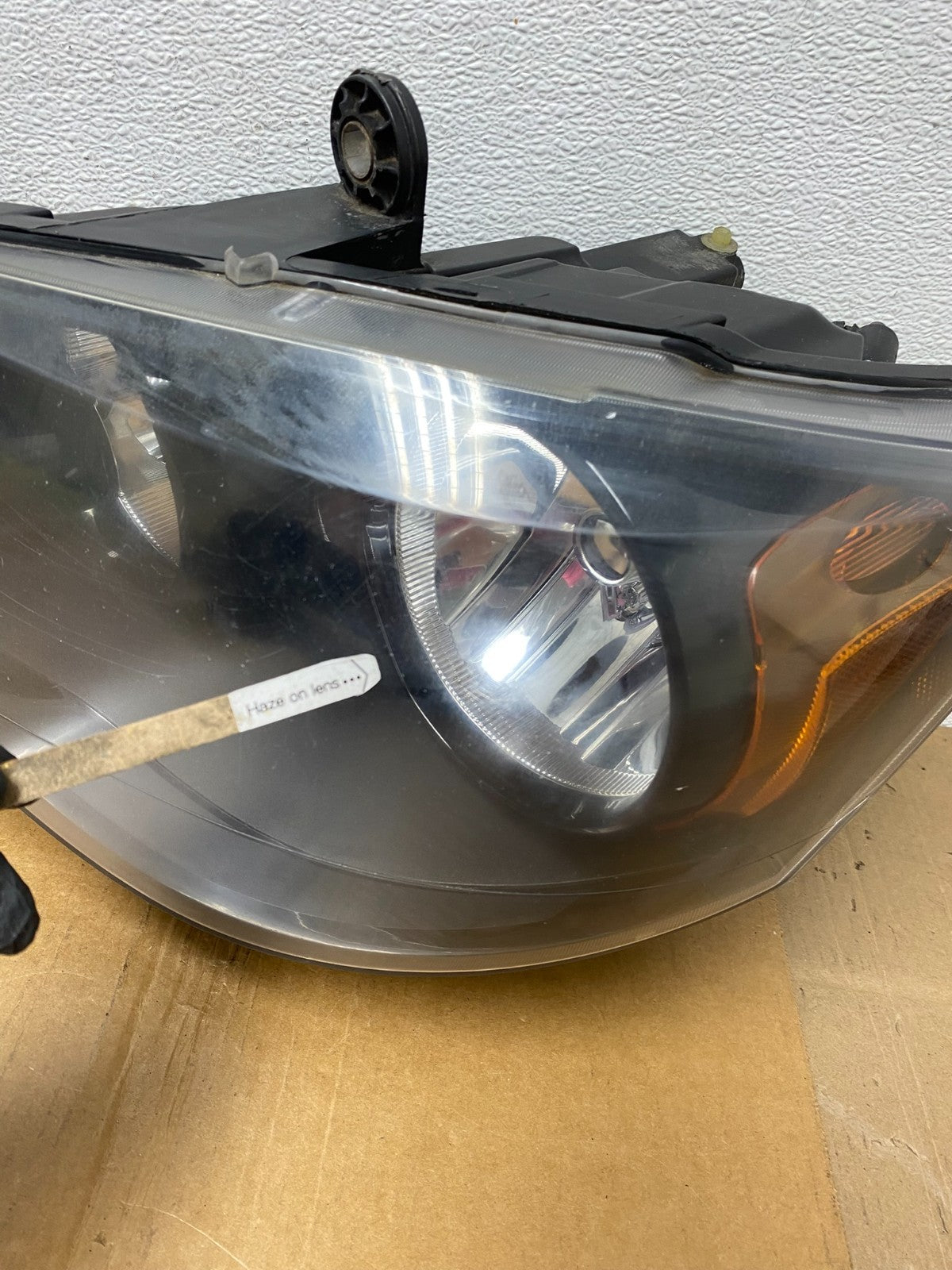 2008 to 2016 Chrysler Town and Country Left+Right Side Headlights AE0424 DW6