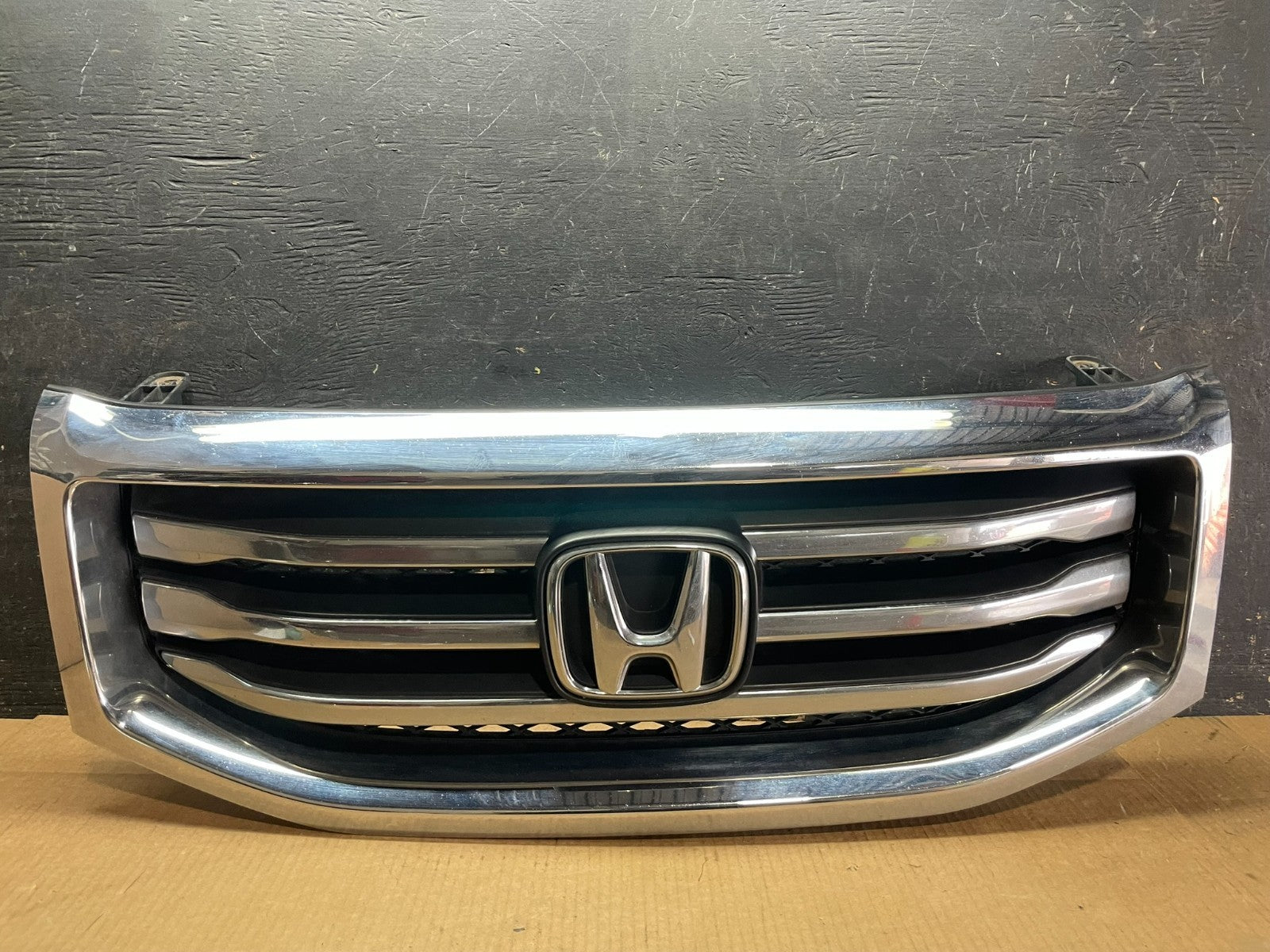 2012 to 2015 Honda Pilot Front Upper Grill Grille OEM AA9136  DG0
