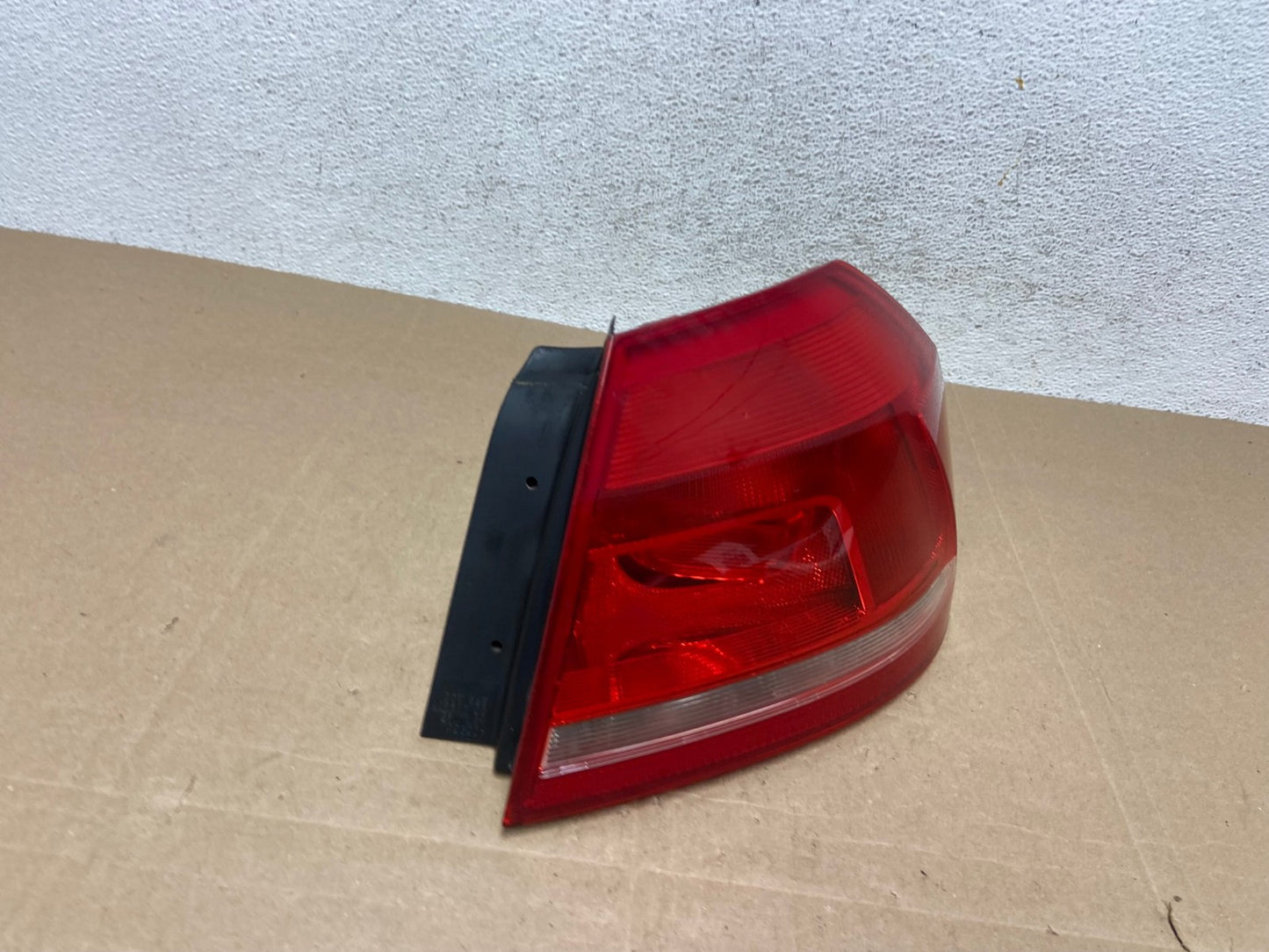 2012 to 2015 Volkswagen Passat Right Passenger Rh Side Tail light AE4972 LK2
