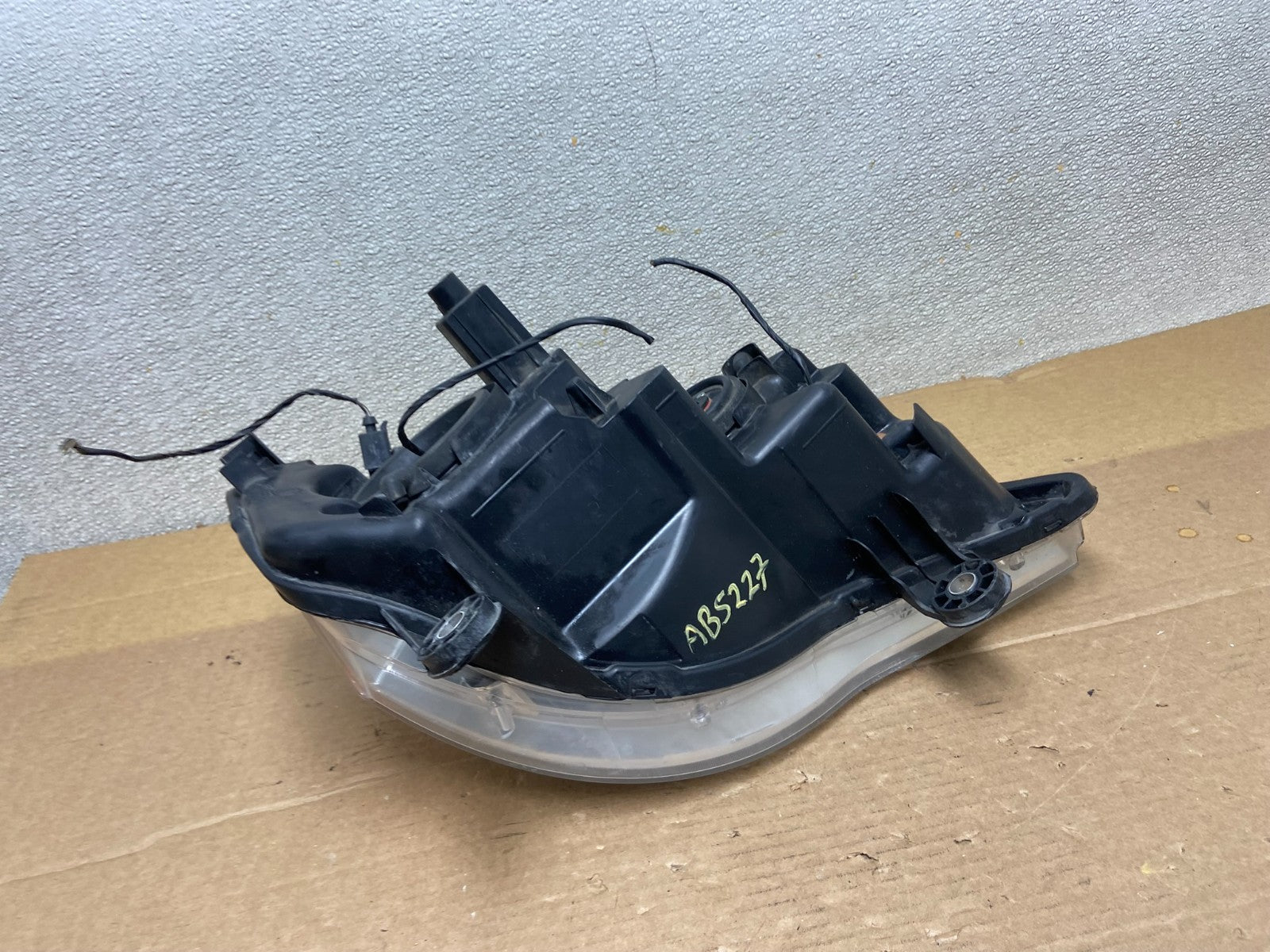 2008 to 2016 Chrysler Town and Country Left Driver Lh Side Headlight AB5227 DW7