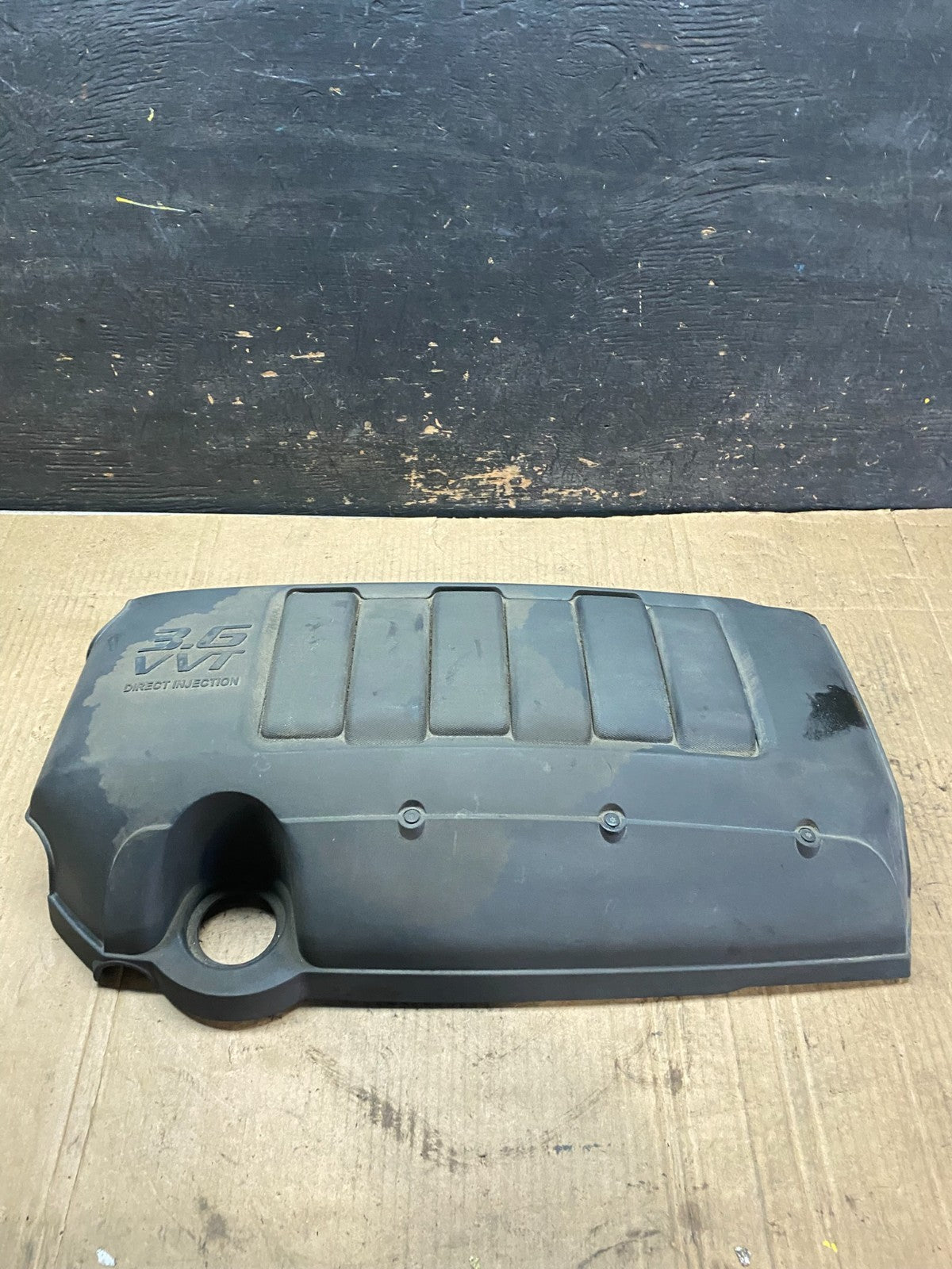 2007 to 2008 GMC Acadia 3.6L VVT Engine Cover Shield OEM t4070 DG0