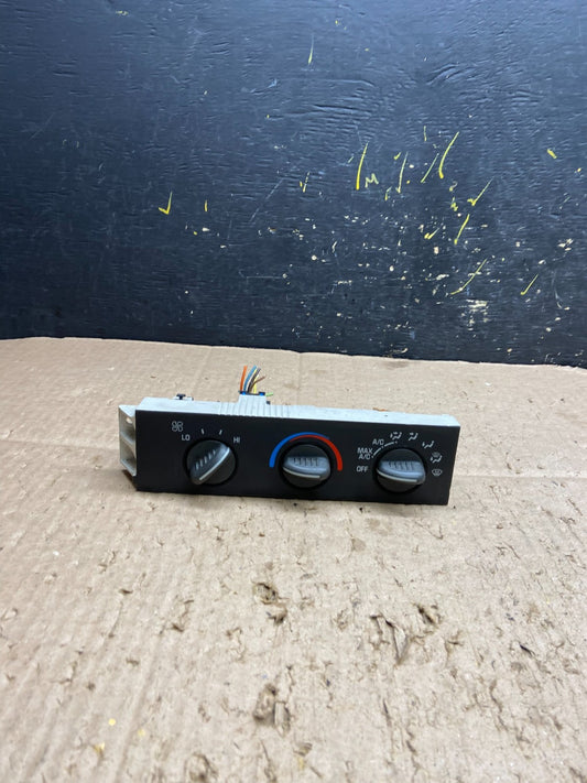 2001 - 2007 GMC Chevrolet Express 1500 Climate Control A/C y8048 DG0