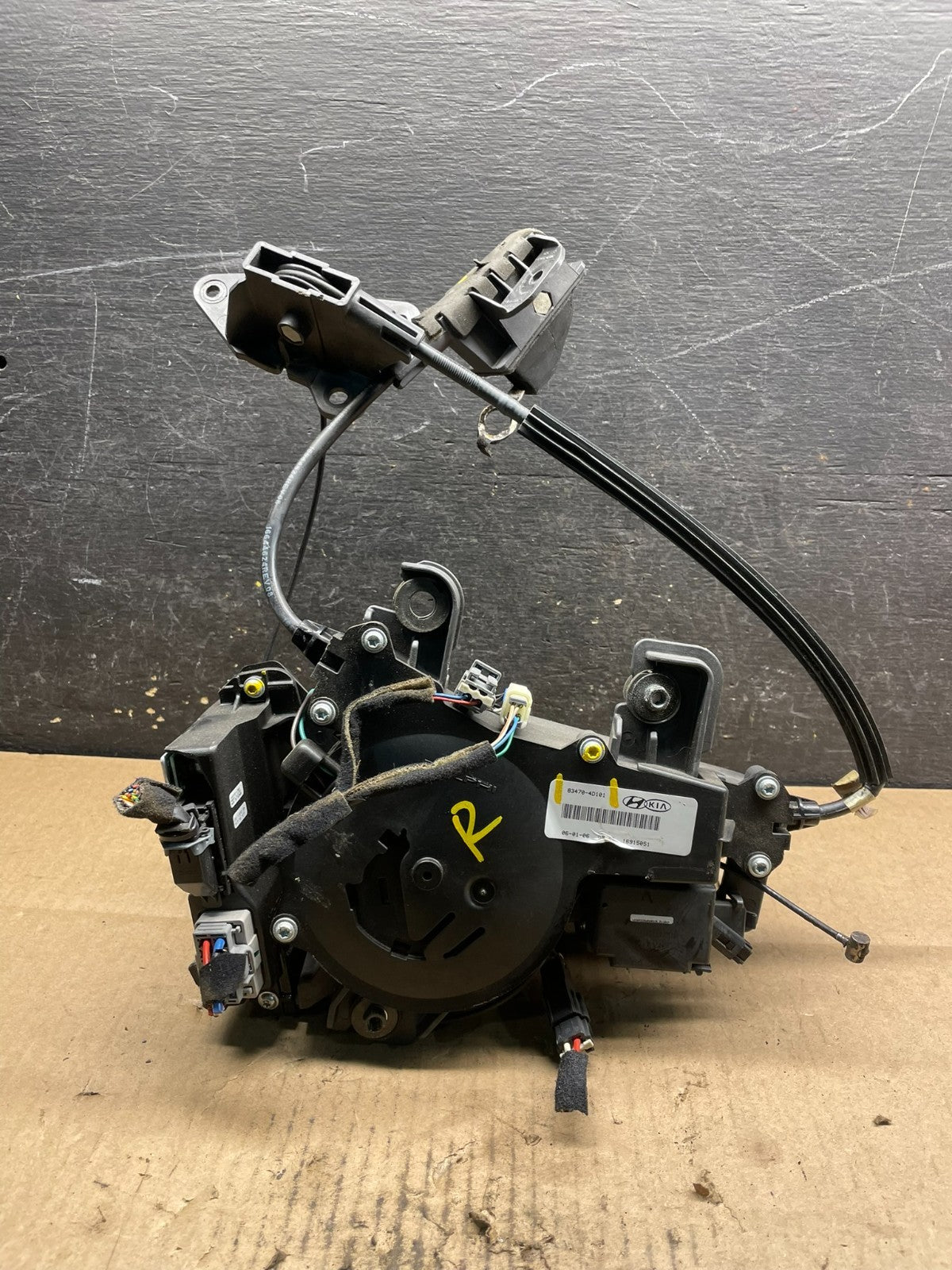 2007-2014 Kia Sedona Left Electric Power Sliding Door Motor Regulator V9211 DG0