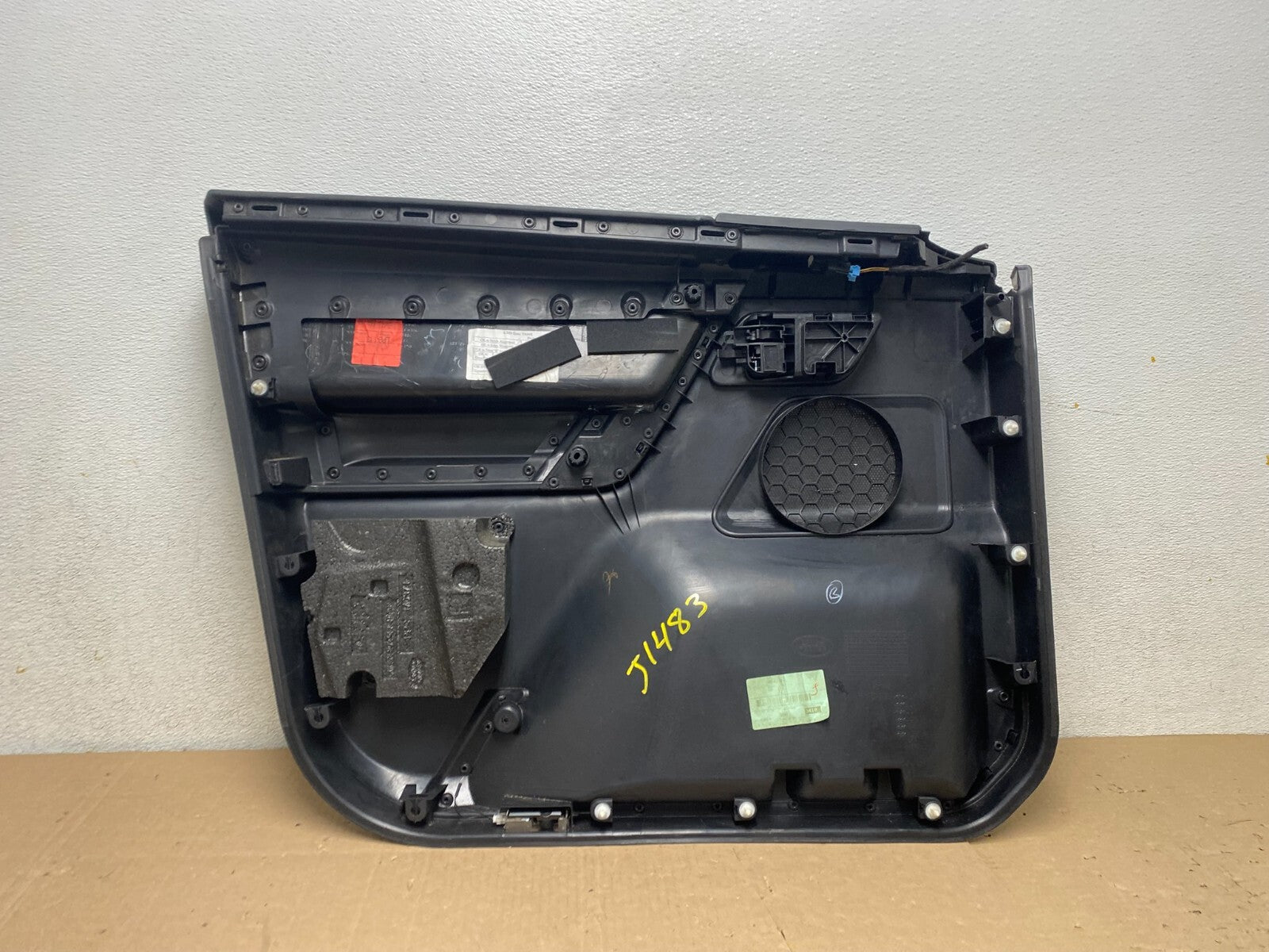 2008 to 2012 Land Rover Lr2 Front Right Passenger Side Door Panel j1483 PS5