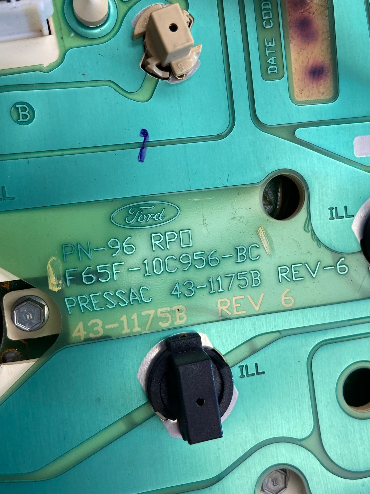 1997 - 1998 Ford F150 F-150 Speedometer Cluster Gauge ae2036 DG8