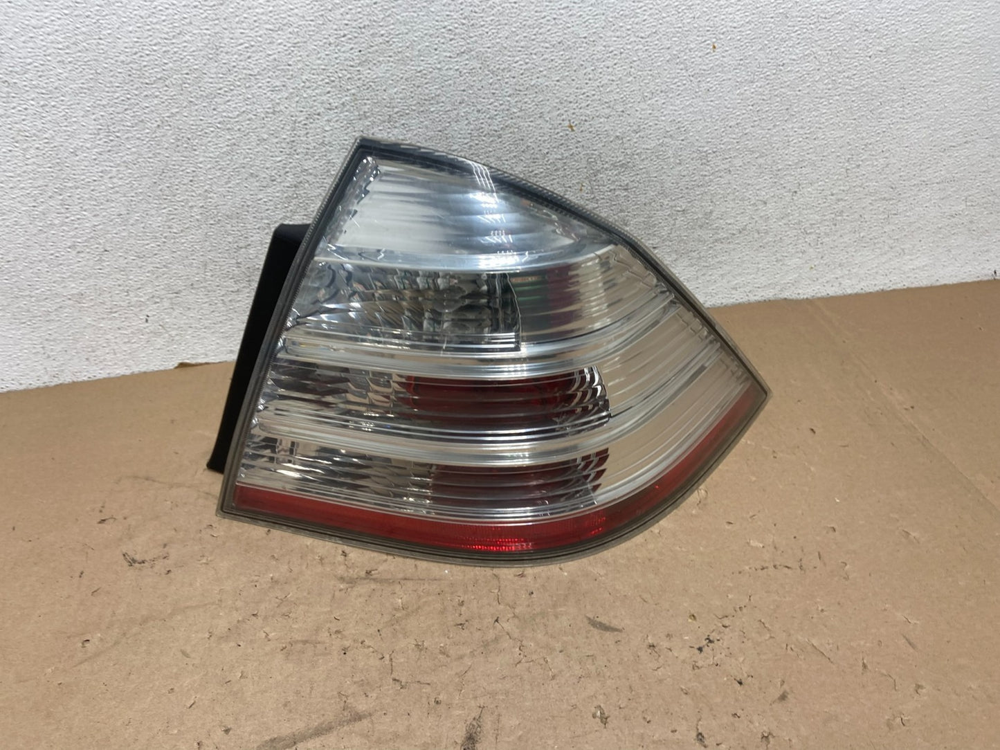 2008-2009 Ford Taurus Right Passenger Side Tail Light AG43210