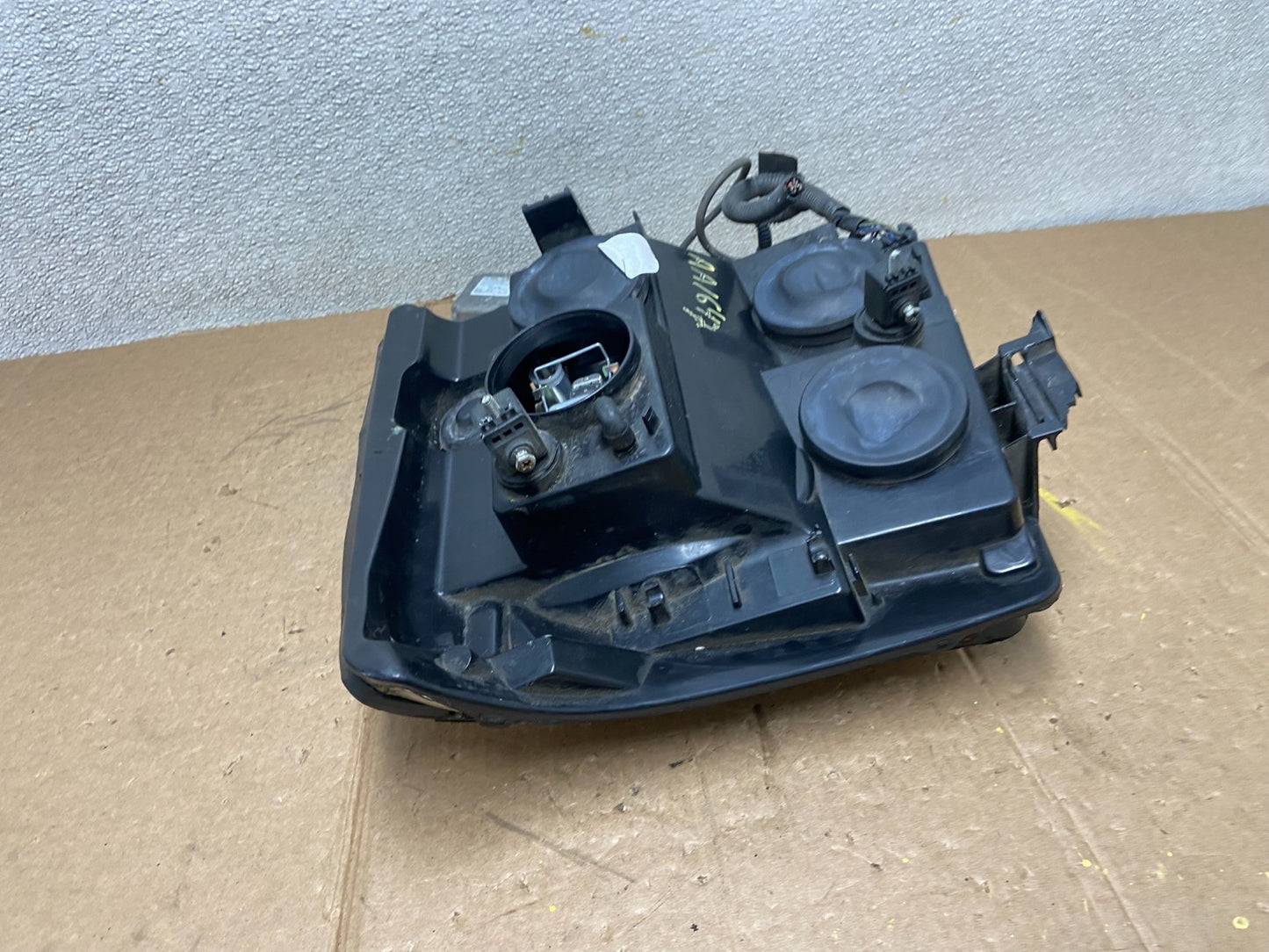2002-2006 Cadillac Escalade Right Passenger Side Xenon HID Headlight Oem AA16477
