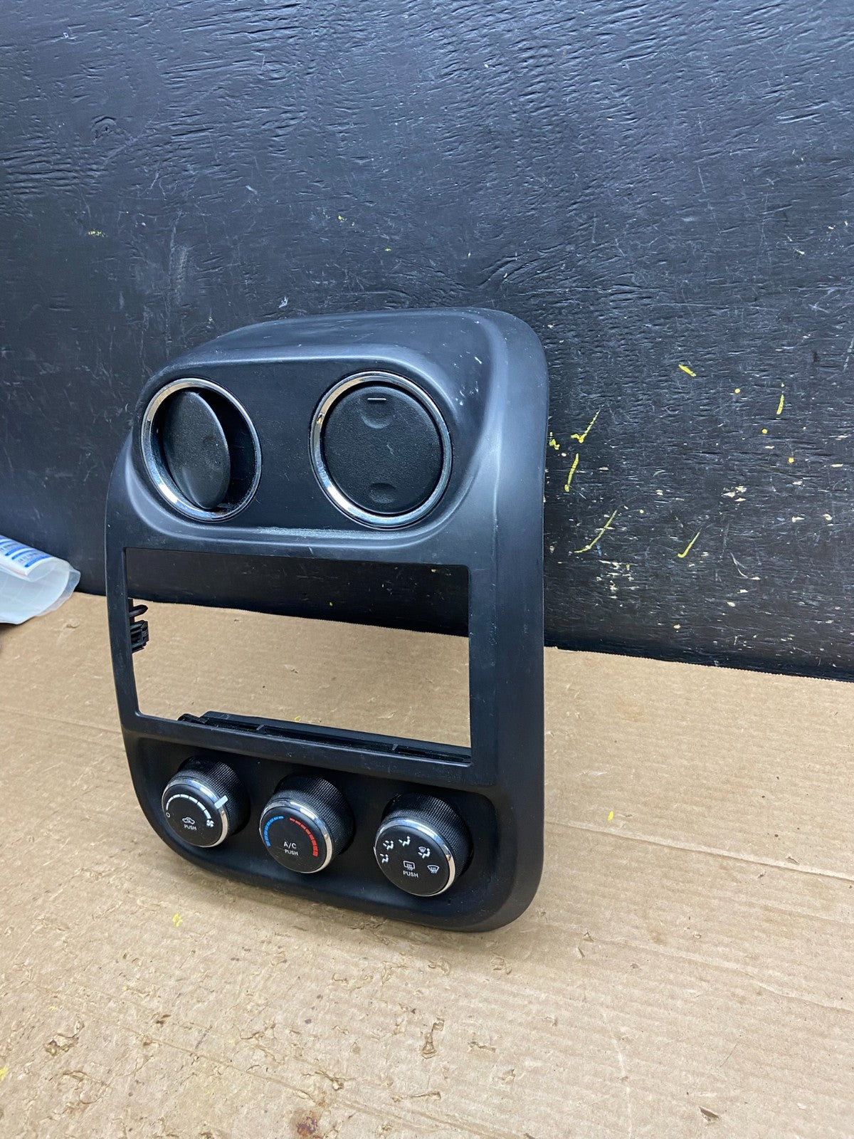 2011 to 2017 Jeep Compass Dash Climate Temperature Control Radio Bezel W3033 DG1