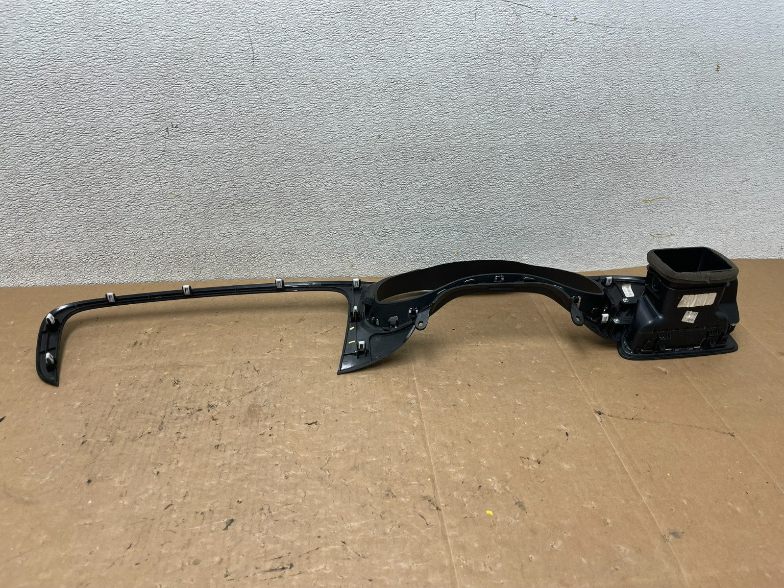 2015-2017 Chrysler 200 Speedometer Cluster Dash Bezel Trim W/ Vent OEM v5085 DG4