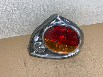 2002 2003 Nissan Maxima Right Passenger RH Side Tail Light Q1768 DW0
