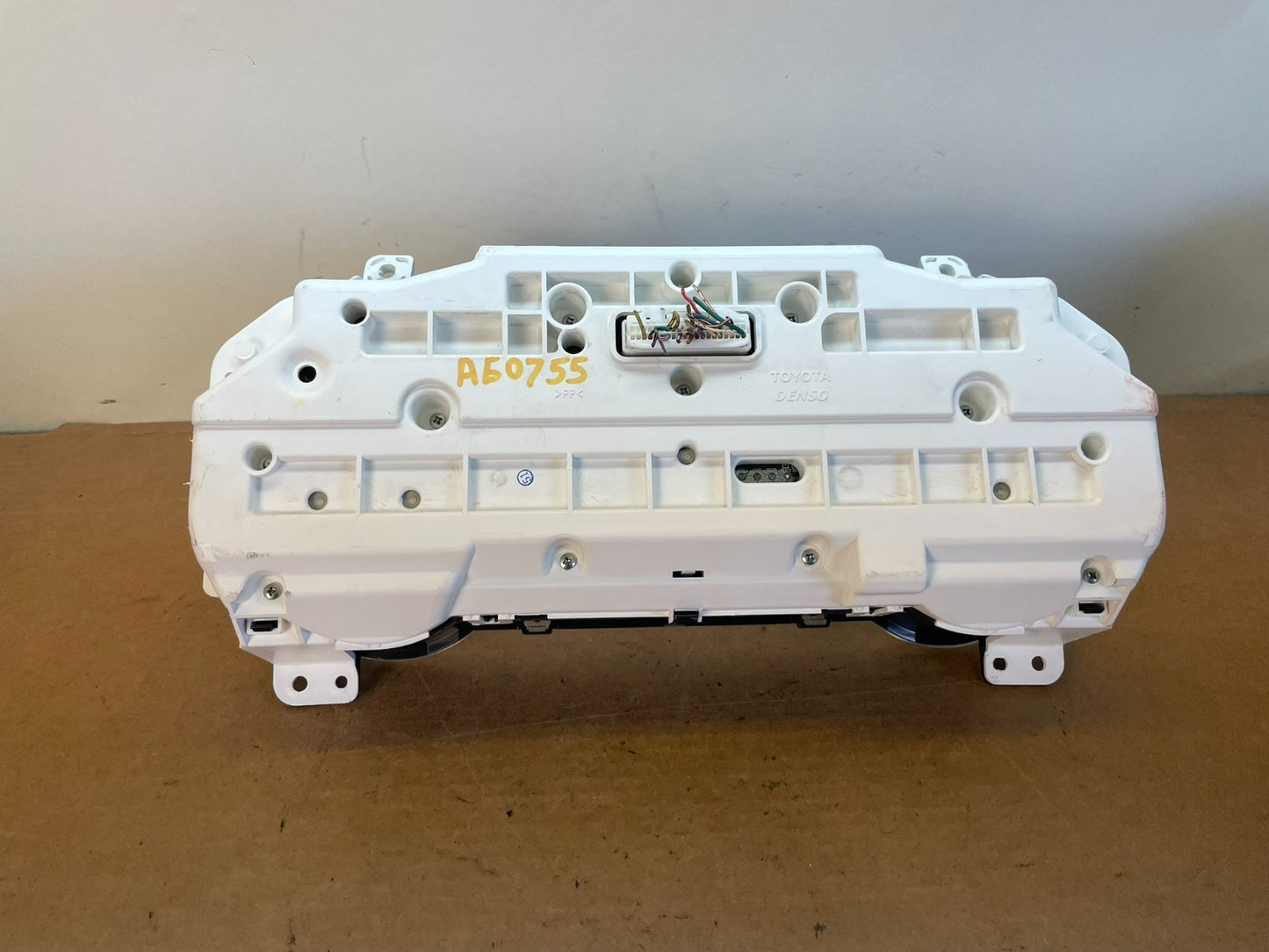 2004 to 2005 Toyota Sienna Speedometer Cluster Gauge AG0755 DG7