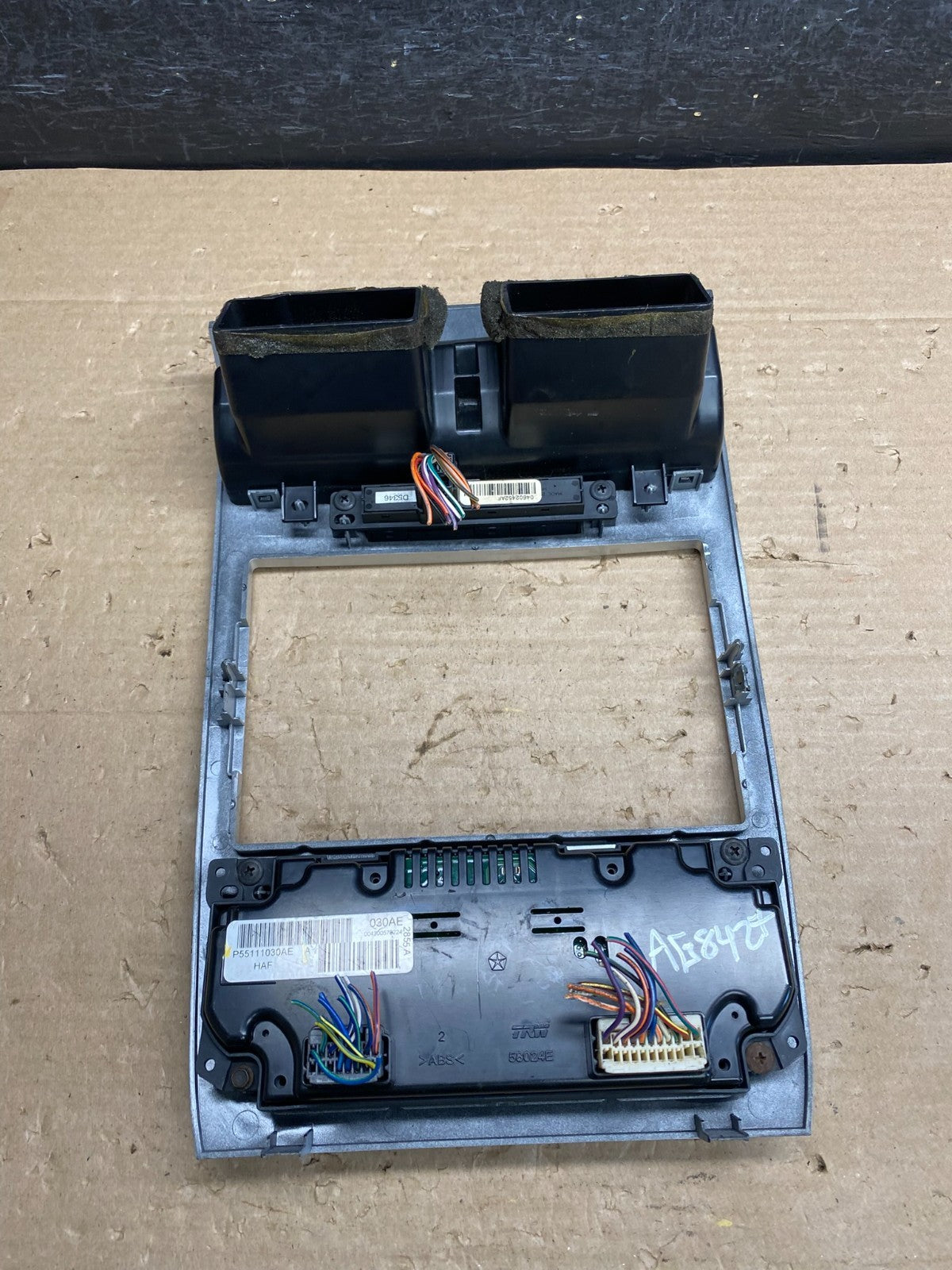 2005 2007 Chrysler 300 Magnum Heater A/C Climate Control Trim Bezel AG8427 DG5