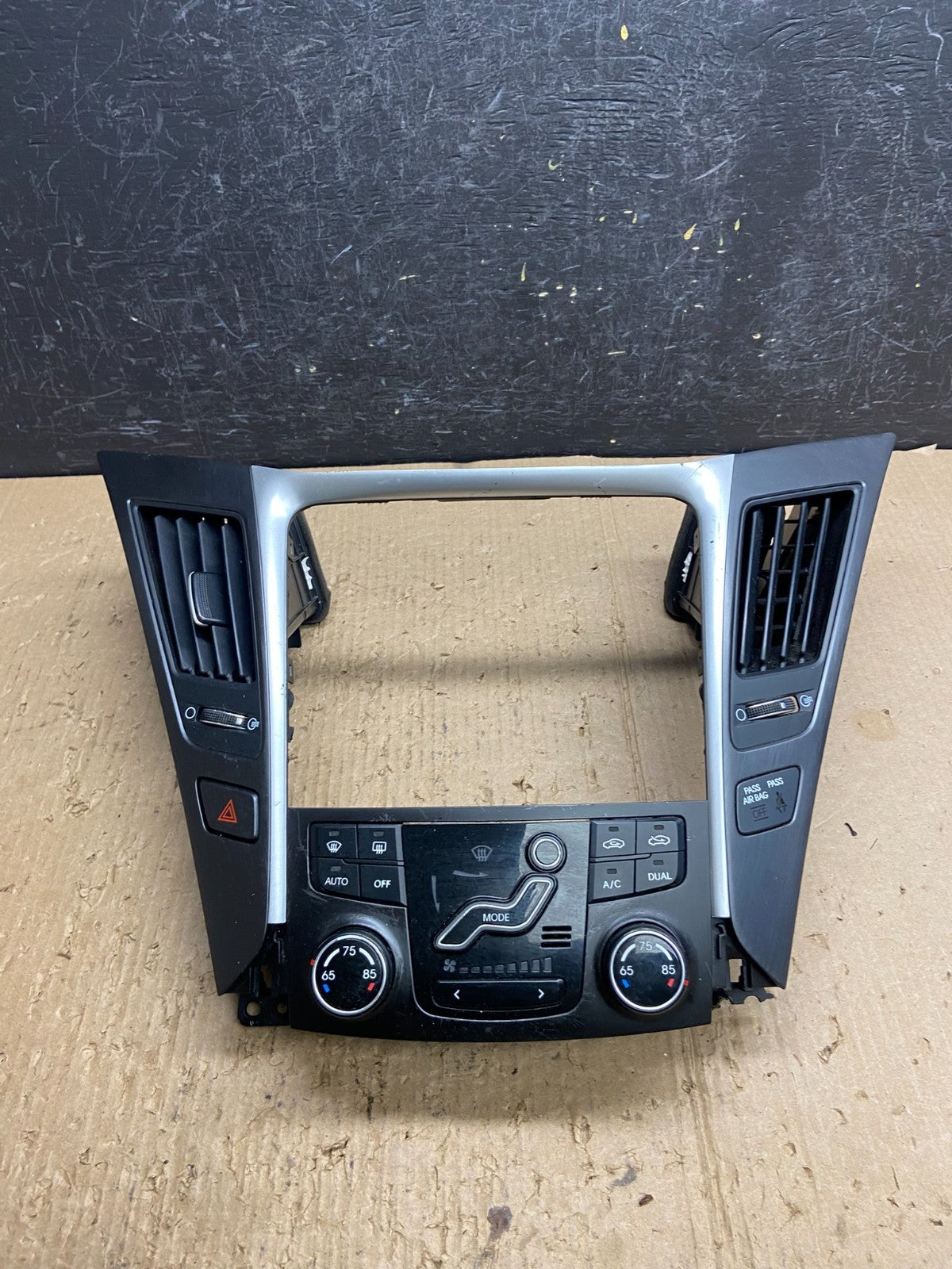 2011 - 2014 Hyundai Sonata Center Radio Climate Control Air Vent Bezel AF1683 DG0