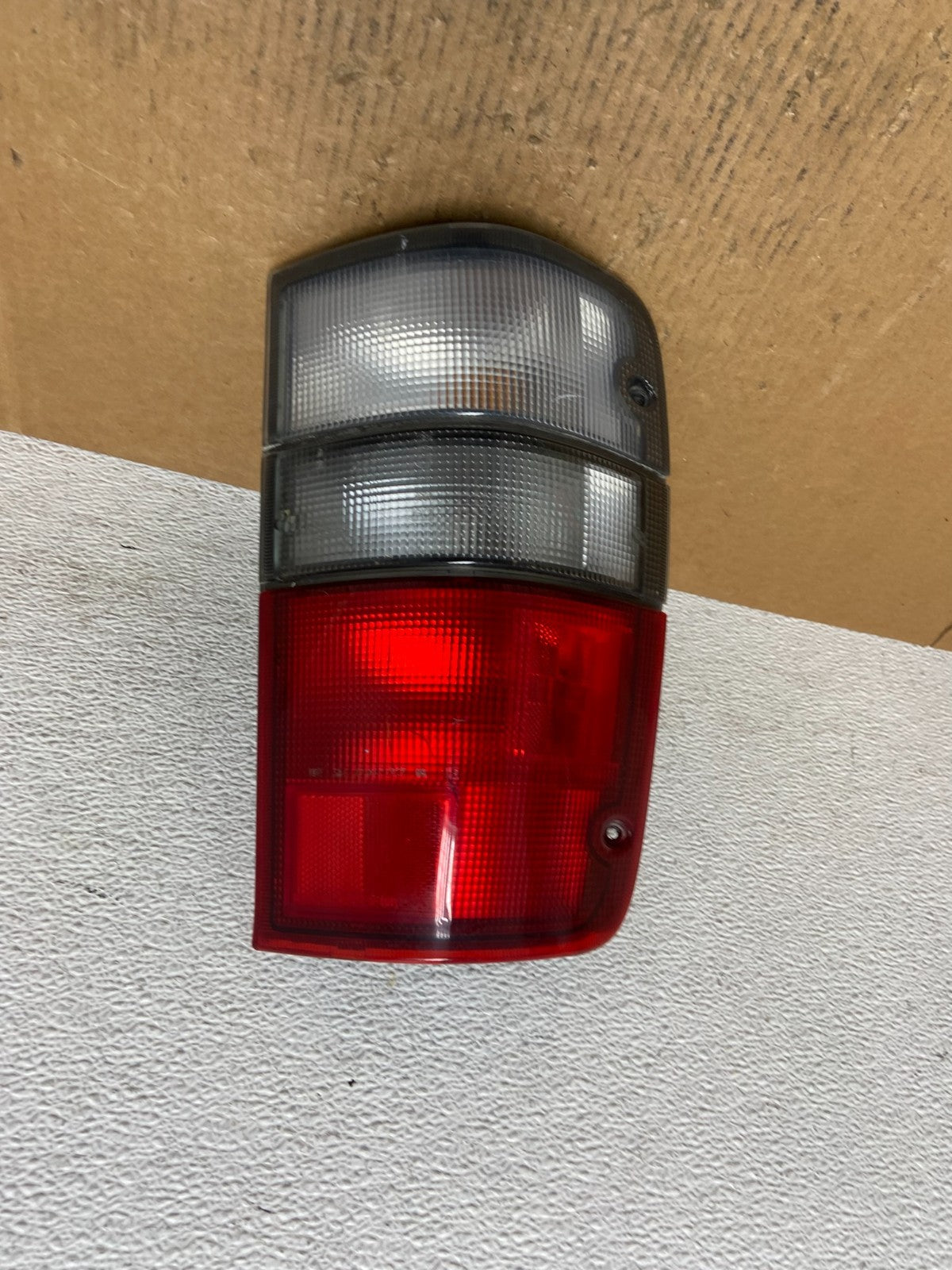 2000 to 2004 Isuzu Trooper Right Passenger RH Side Tail Lights AE0265 DG0