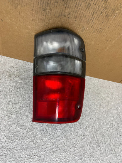 2000 to 2004 Isuzu Trooper Right Passenger RH Side Tail Lights AE0265 DG0