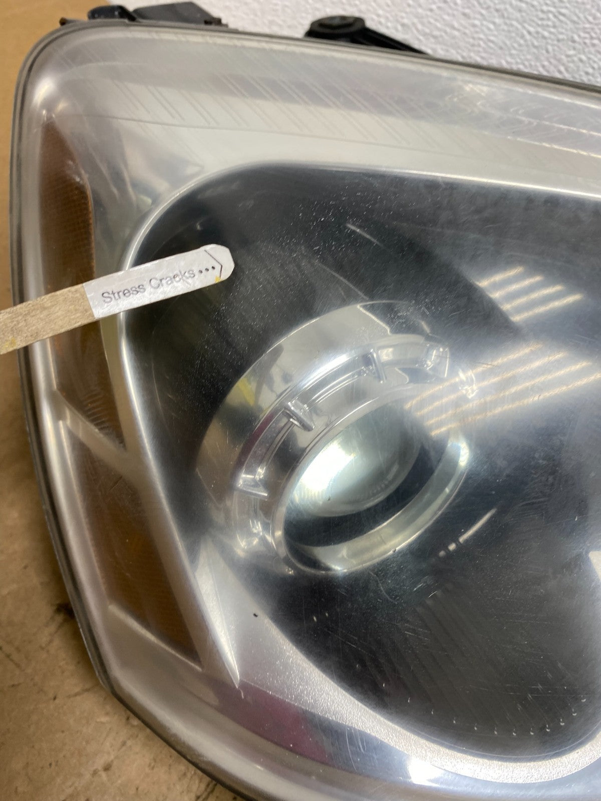 2007 to 2012 Gmc Acadia Halogen Headlight Right Passenger Side AC3627 DW4