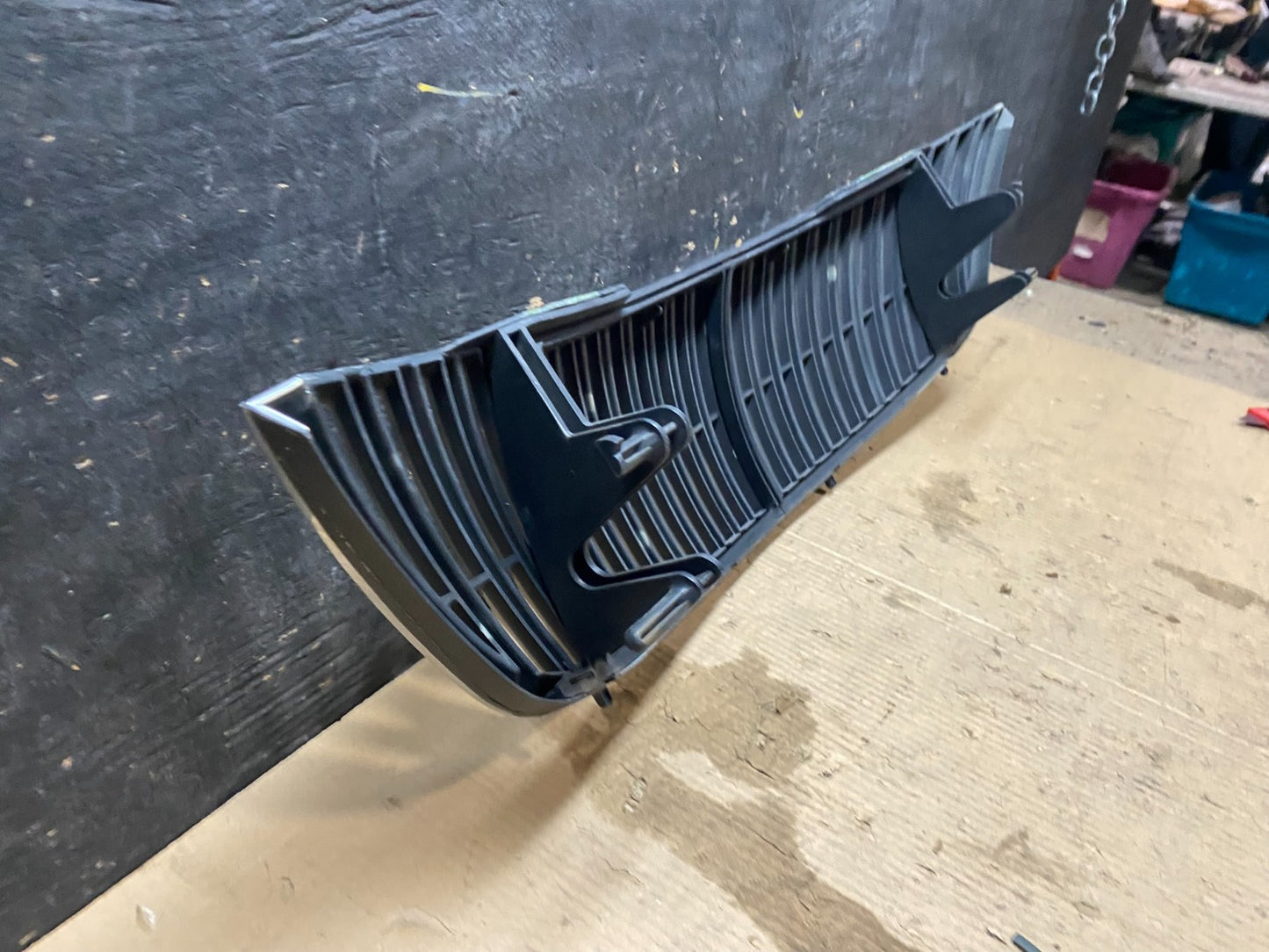 1998 to 2002 Lincoln Town Car Grille Chrome Plastic X3229 PS6