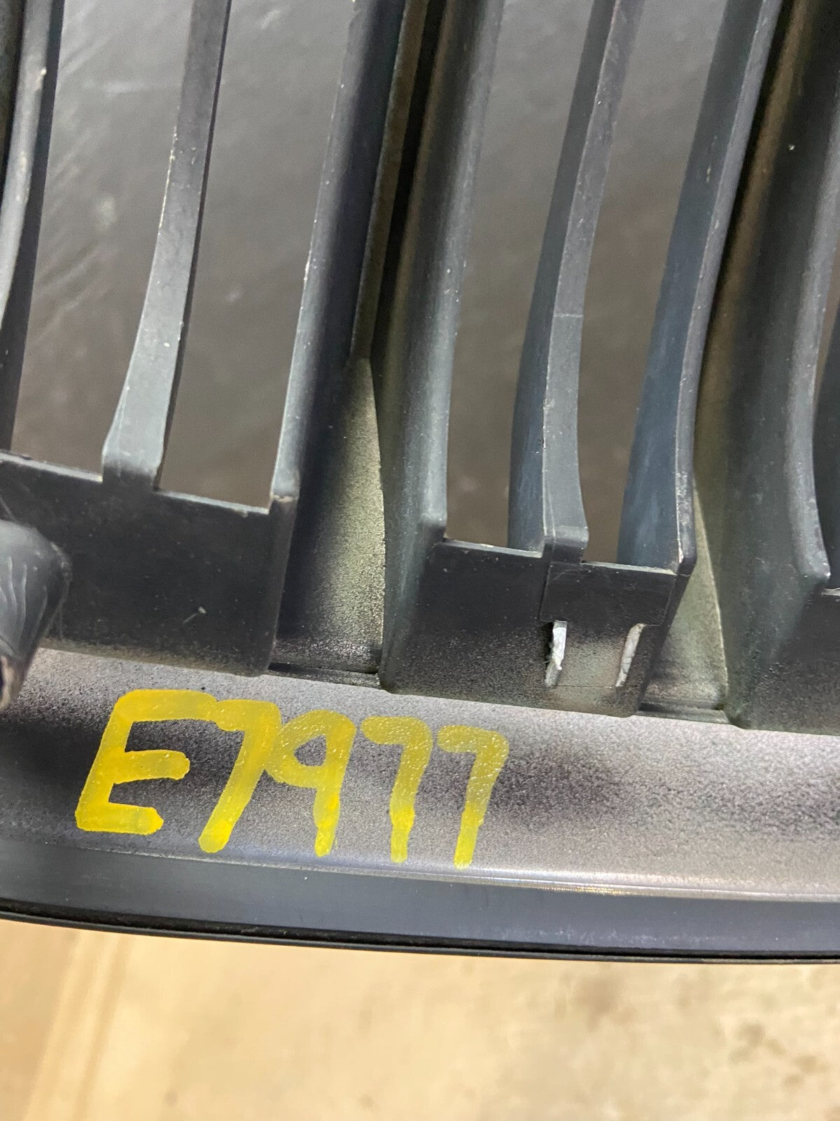 2001 to 2005 Hyundai Sonata Front Upper Grille Grill Bumper E7977 OEM DG18