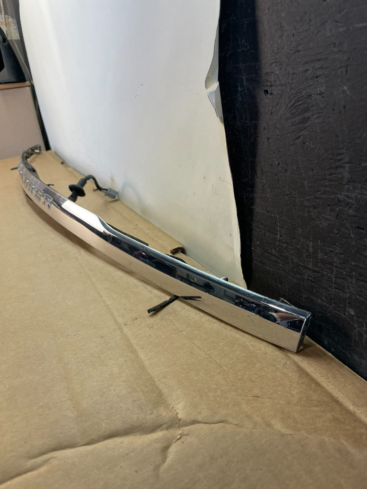 2011 to 2014 Ford Explorer Rear Tailgate Gate Trim Molding With Camera AG0783 DG1