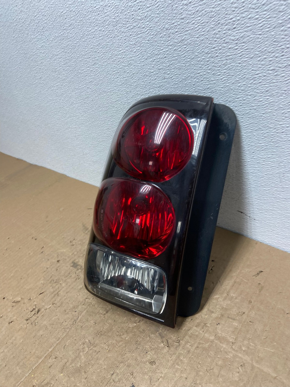 2002 to 2009 Chevrolet Trailblazer Left Driver LH Side Tail Light AB8618 LK1