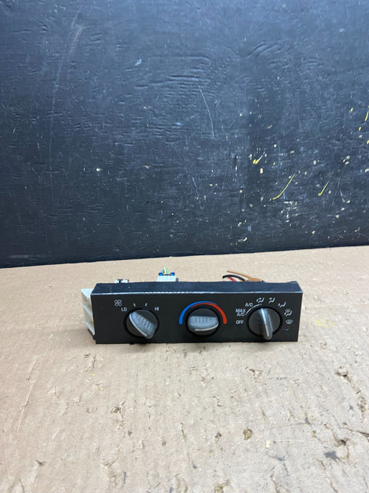 2001 - 2007 GMC Chevrolet Astro Express Climate Control A/C T5974 DG0