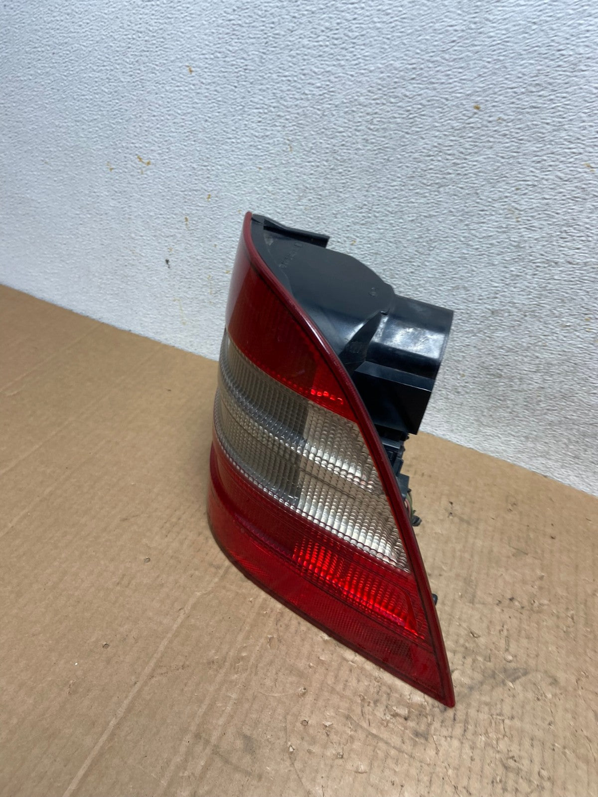1998 to 2001 Mercedes ML320 ML-Class Right Passenger Rh Tail Light AI4750 LK1