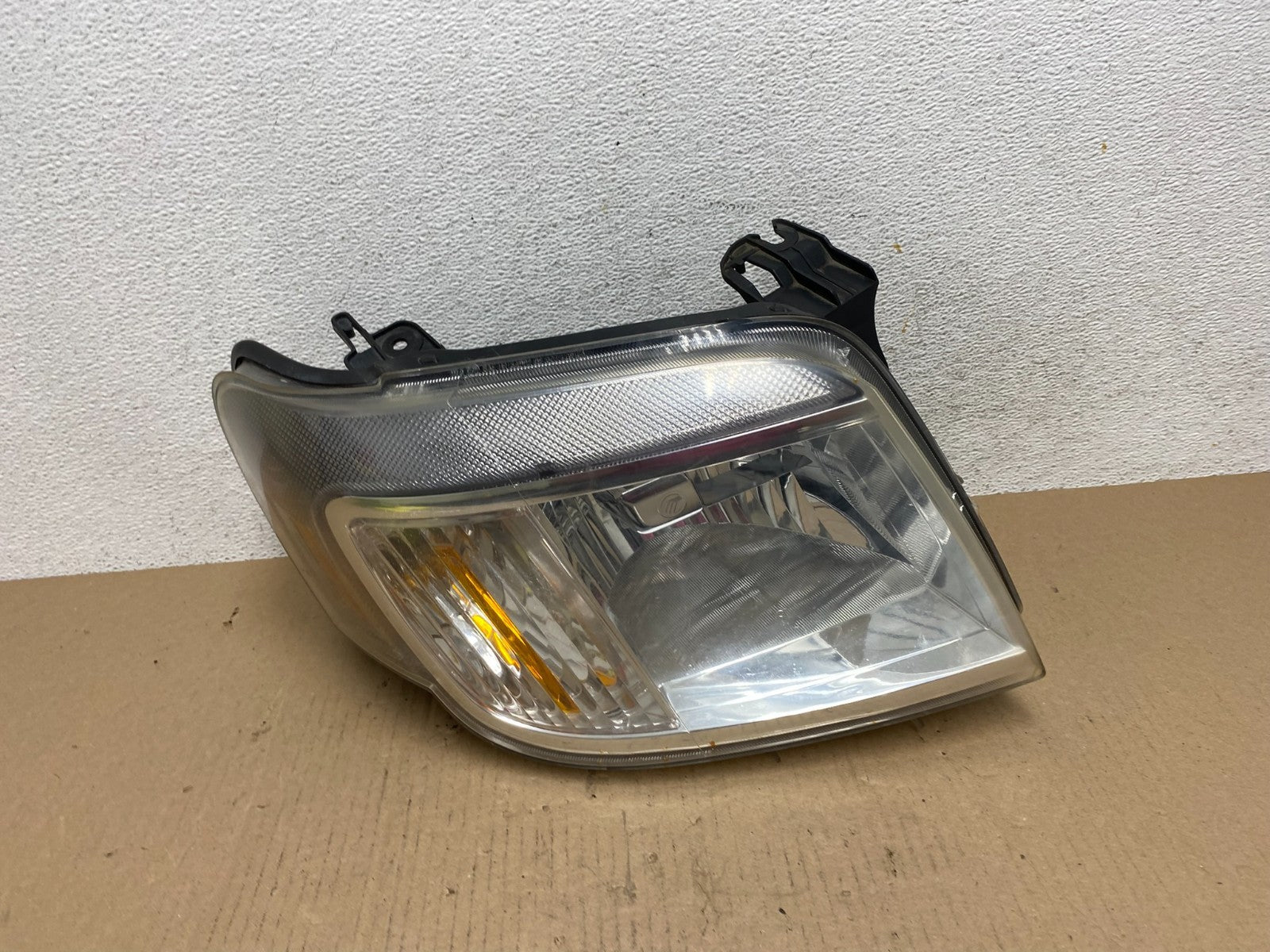 2008 to 2011 Mercury Mariner Right Passenger RH Side Halogen Headlight AE7266 DW0