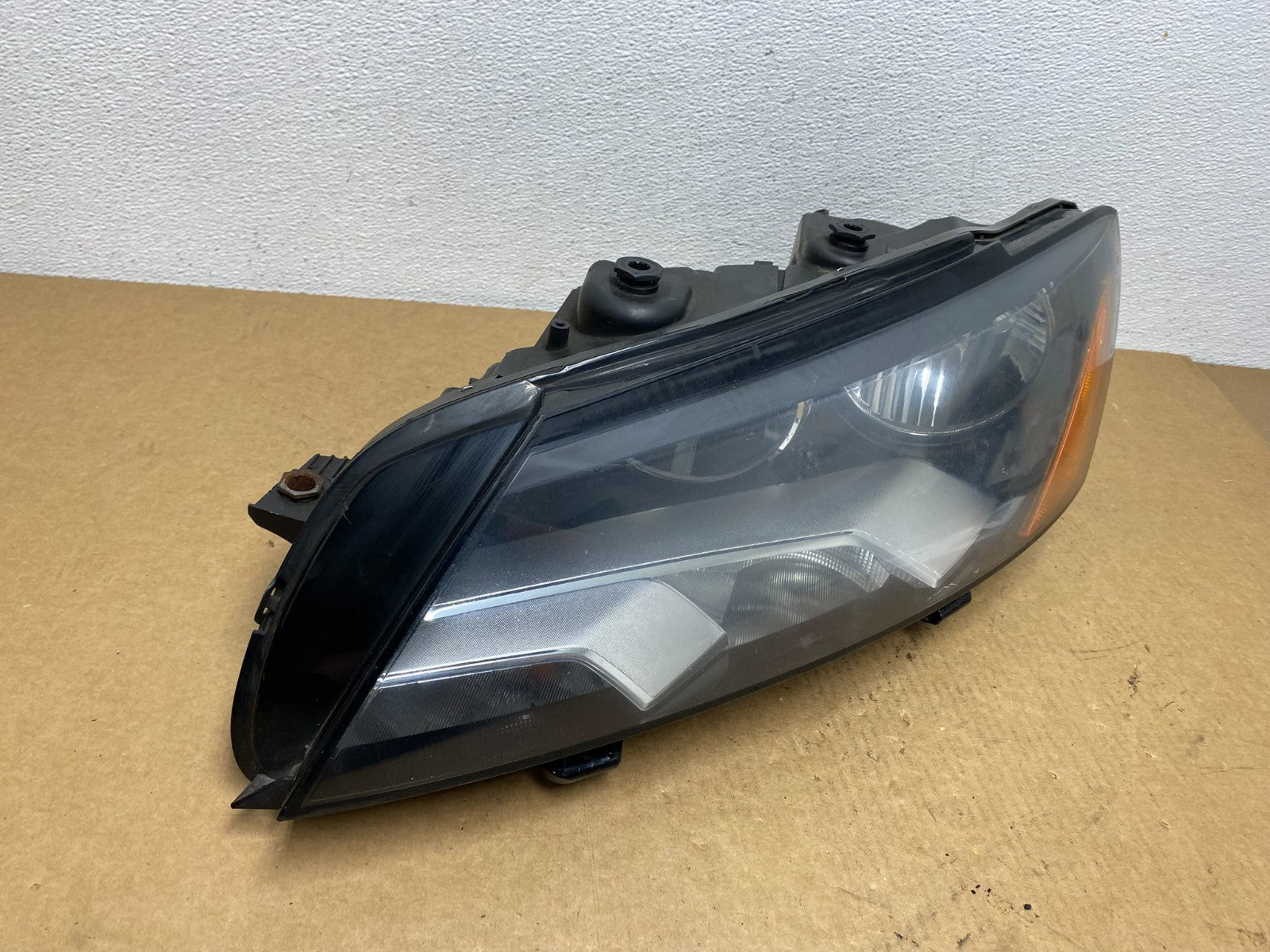 2012-2015 Volkswagen Passat Left Driver LH Side Halogen Headlight OEM AC1812 DW2