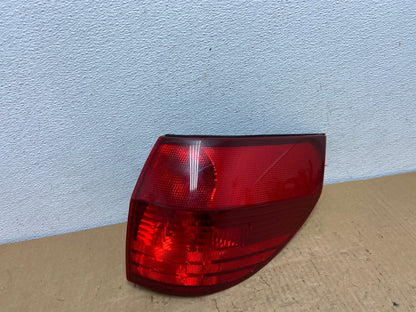2004-2005 Toyota Sienna Right Passenger Rh Side Tail Light AC8224 LK0