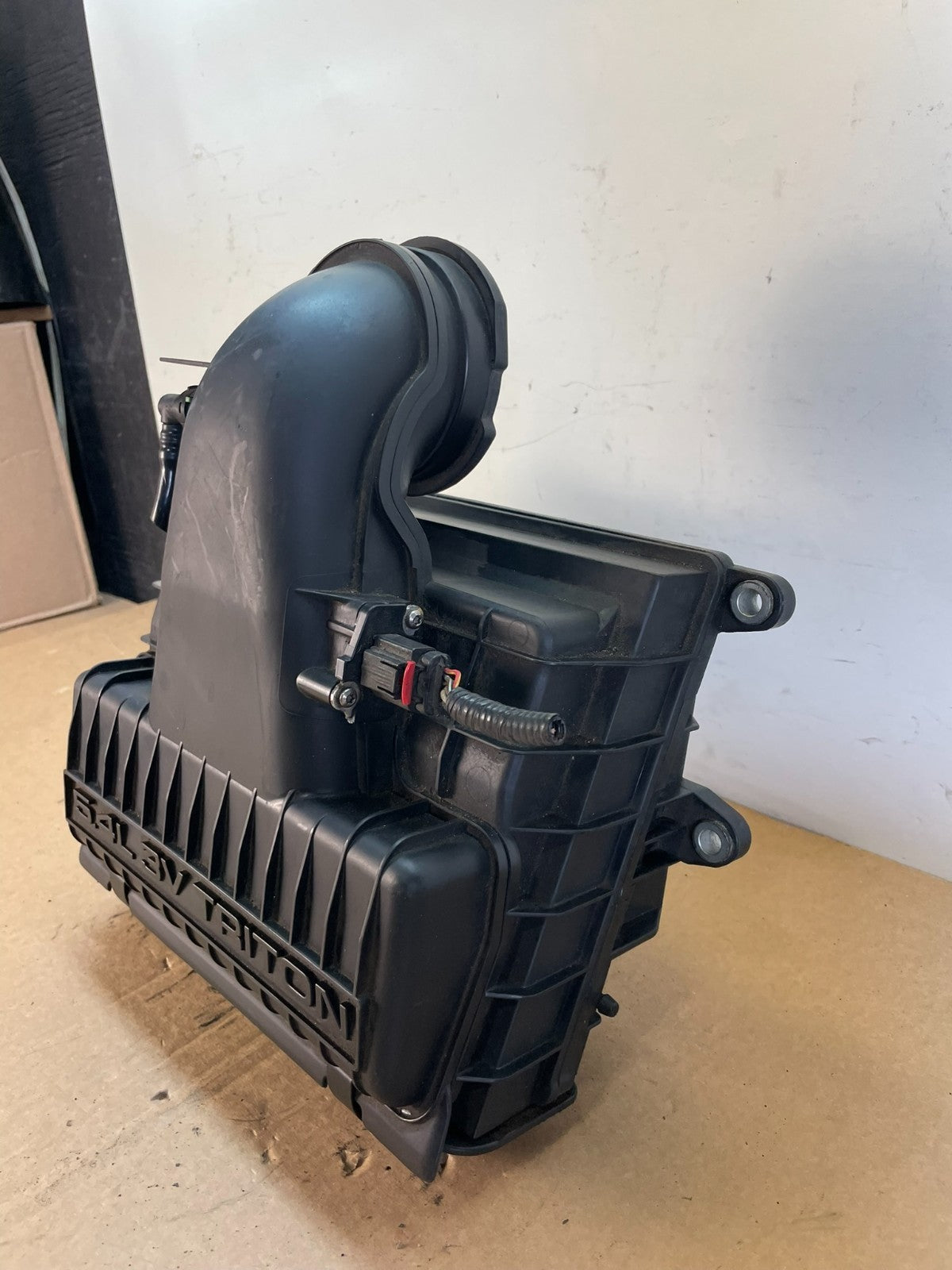 2004-2008 Ford F150 5.4L 3V Engine Air Intake Cleaner Filter Box AG76131