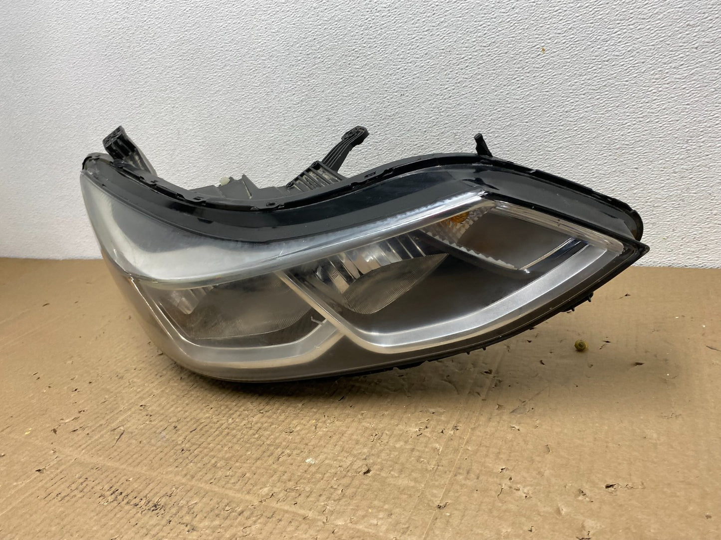 2016 to 2019 Chevrolet Cruze Right Passenger Halogen Headlight Oem AC3995 DW1
