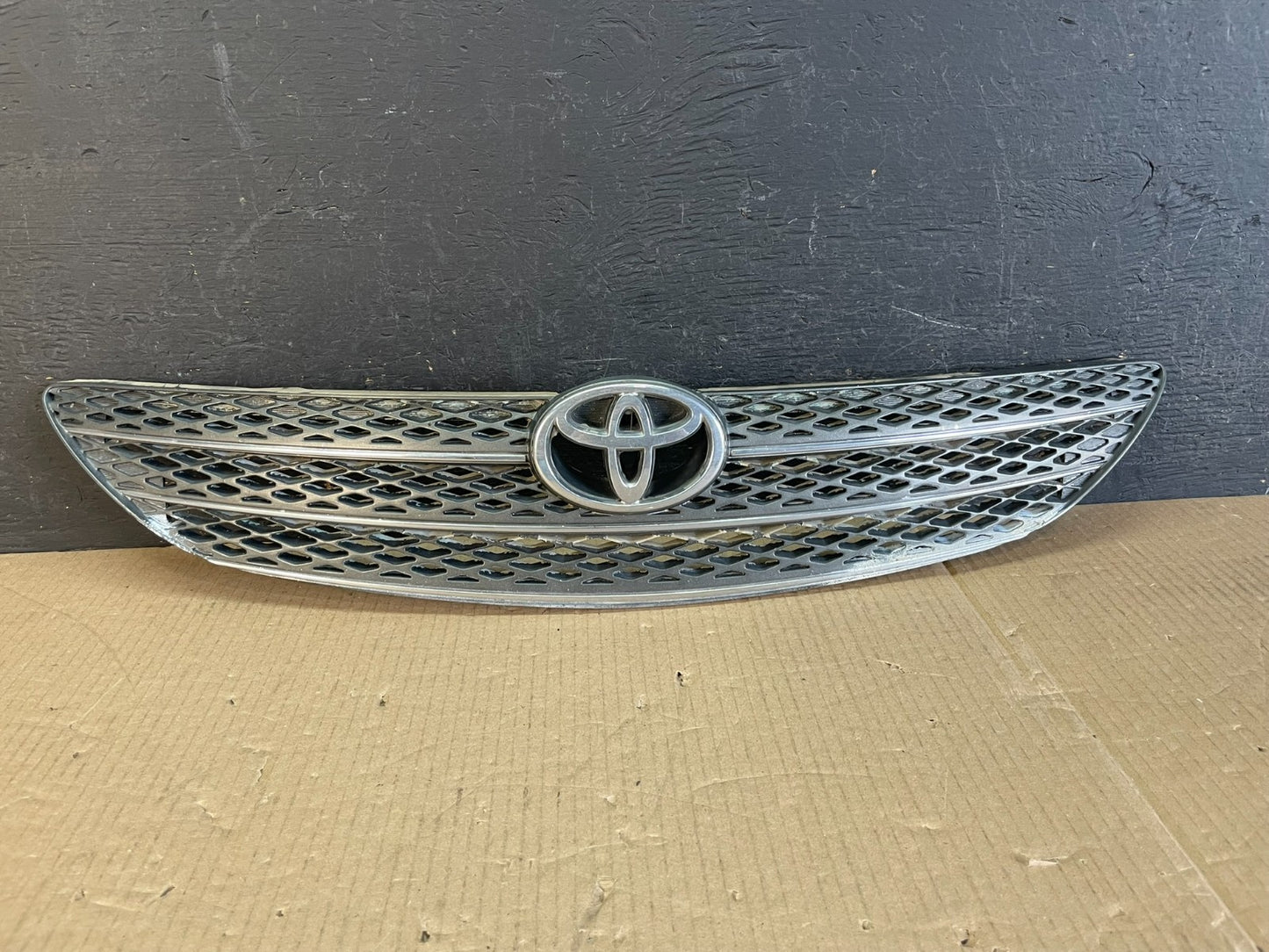 2002 2003 2004 Toyota Camry Front Upper Grill Grille AE3713 DG0