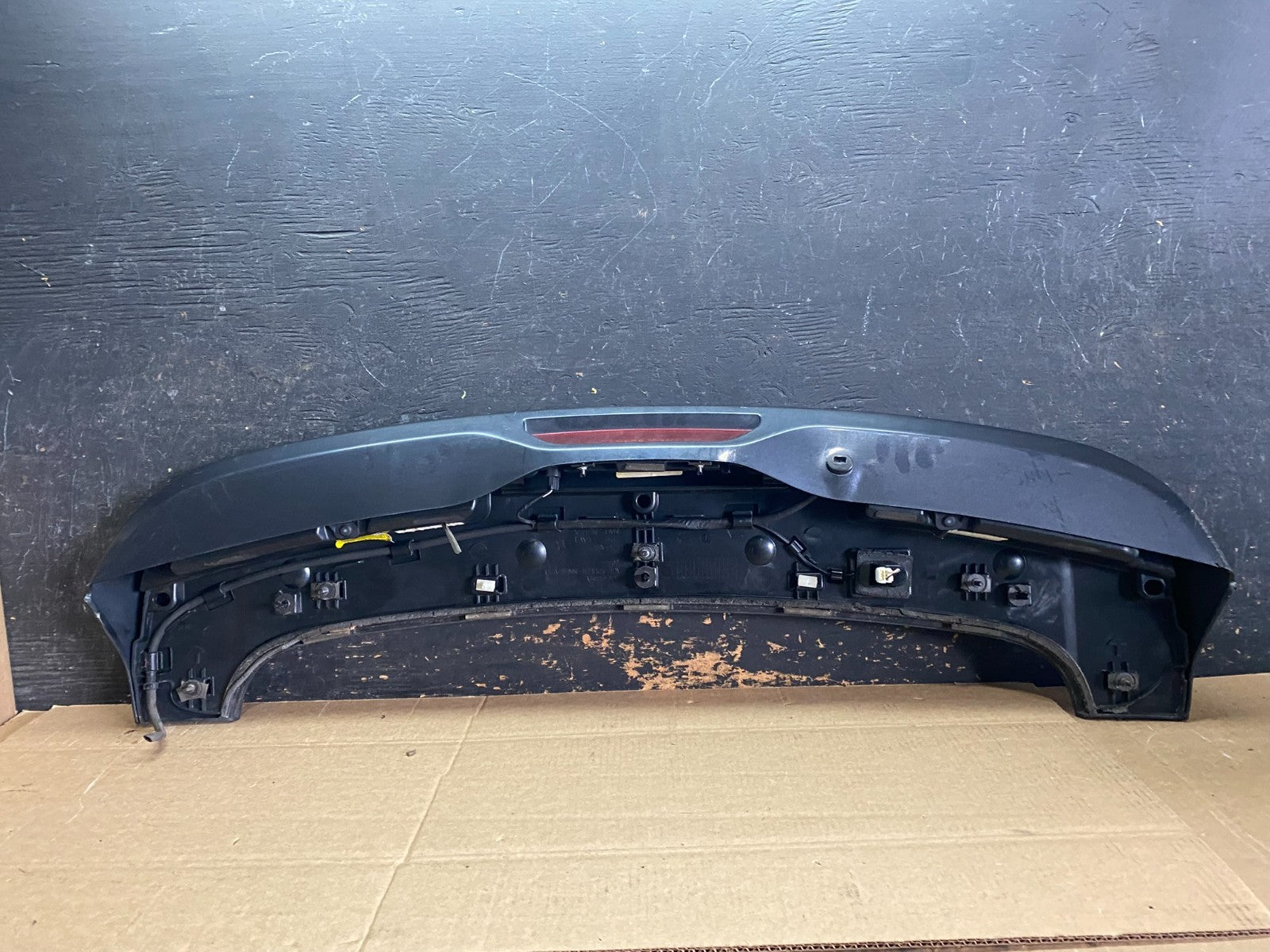 2014 - 2019 Jeep Grand Cherokee Liftgate Back Door Spoiler & Light OEM Y9304 DG6