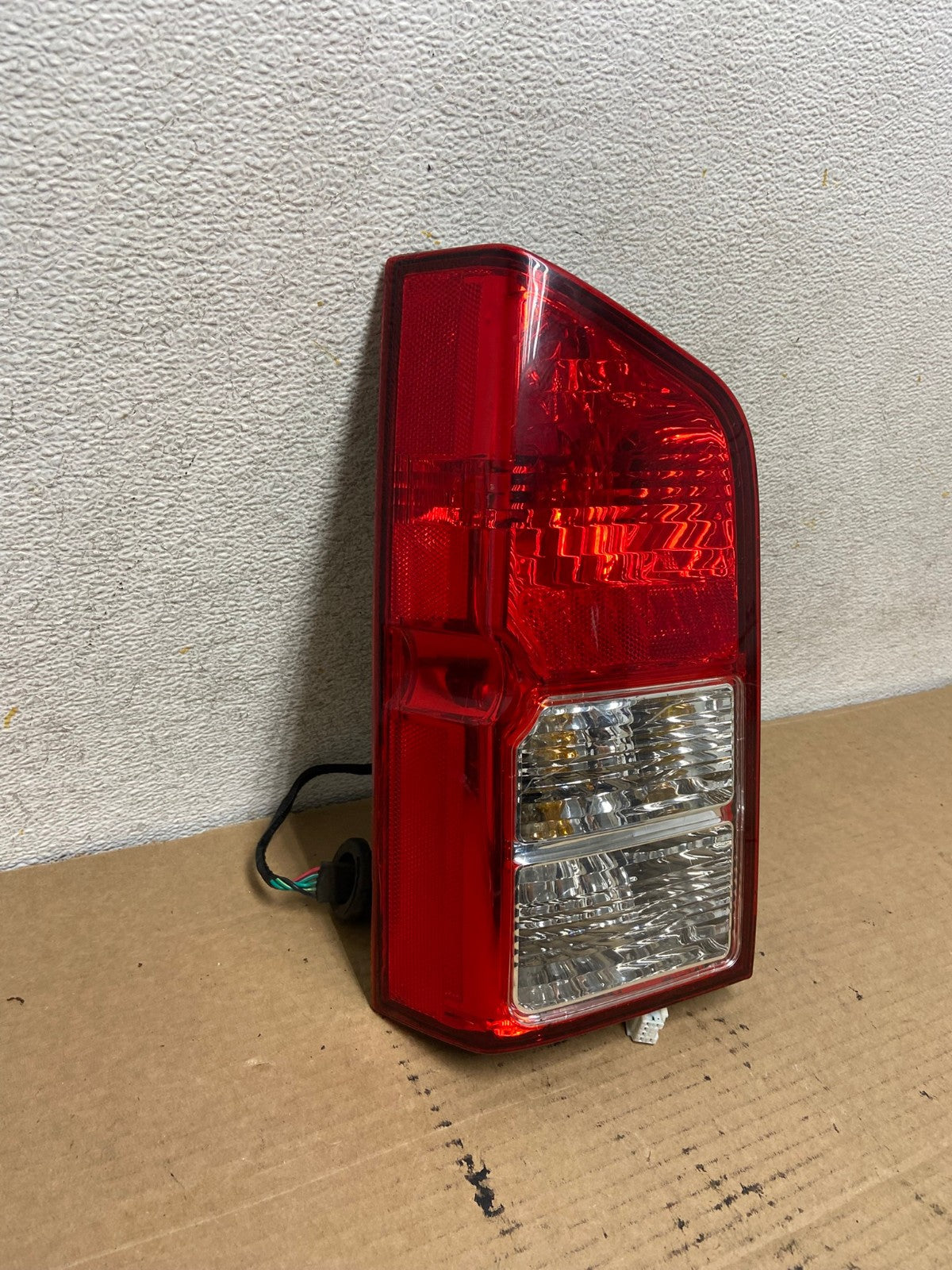 2005 to 2012 Nissan Pathfinder Tail light Left Driver Lh Side AH4028 LK1