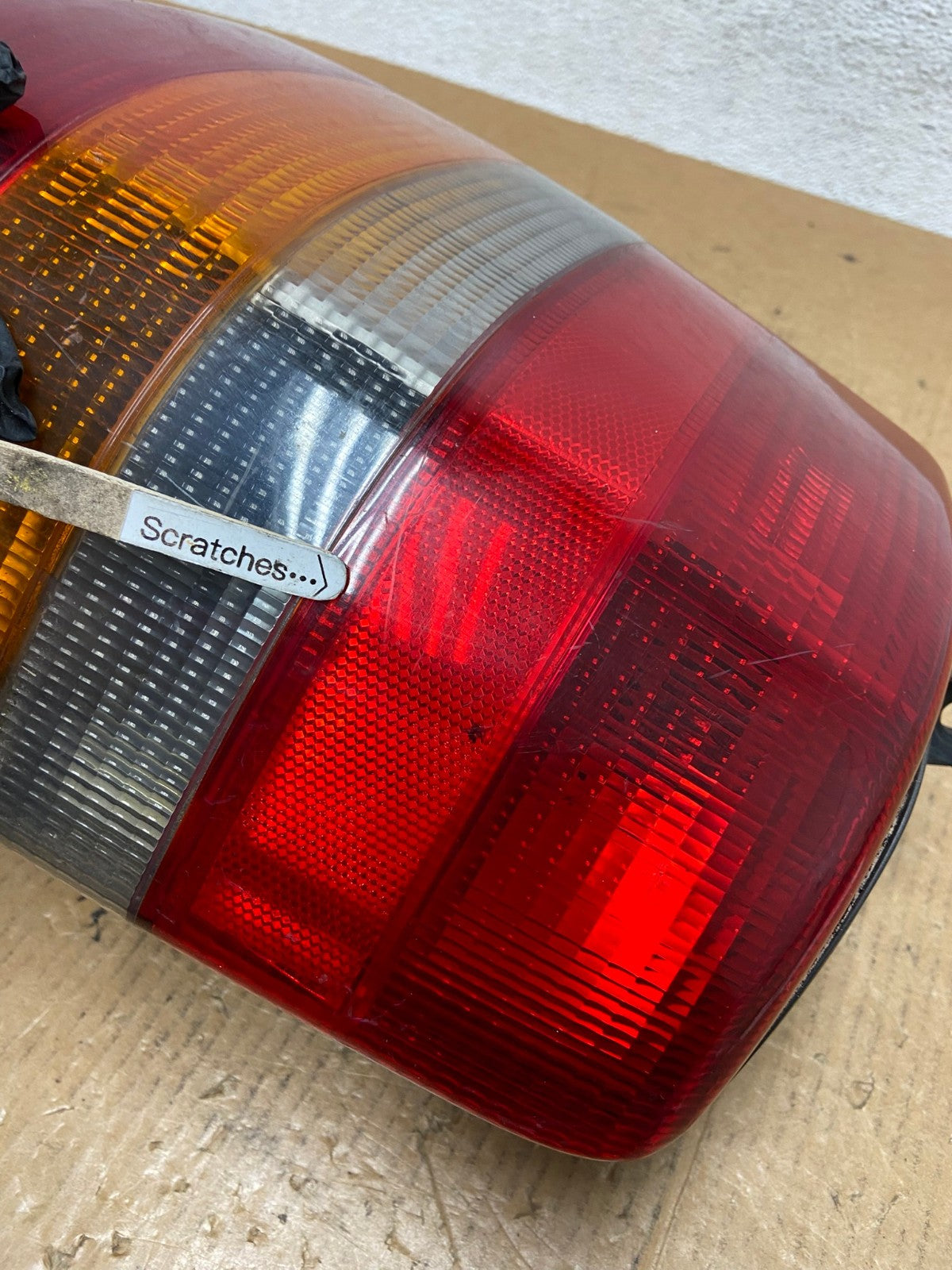 1993-1998 Jeep Grand Cherokee ZJ Left Driver Side Tail Light AE2735 LK3