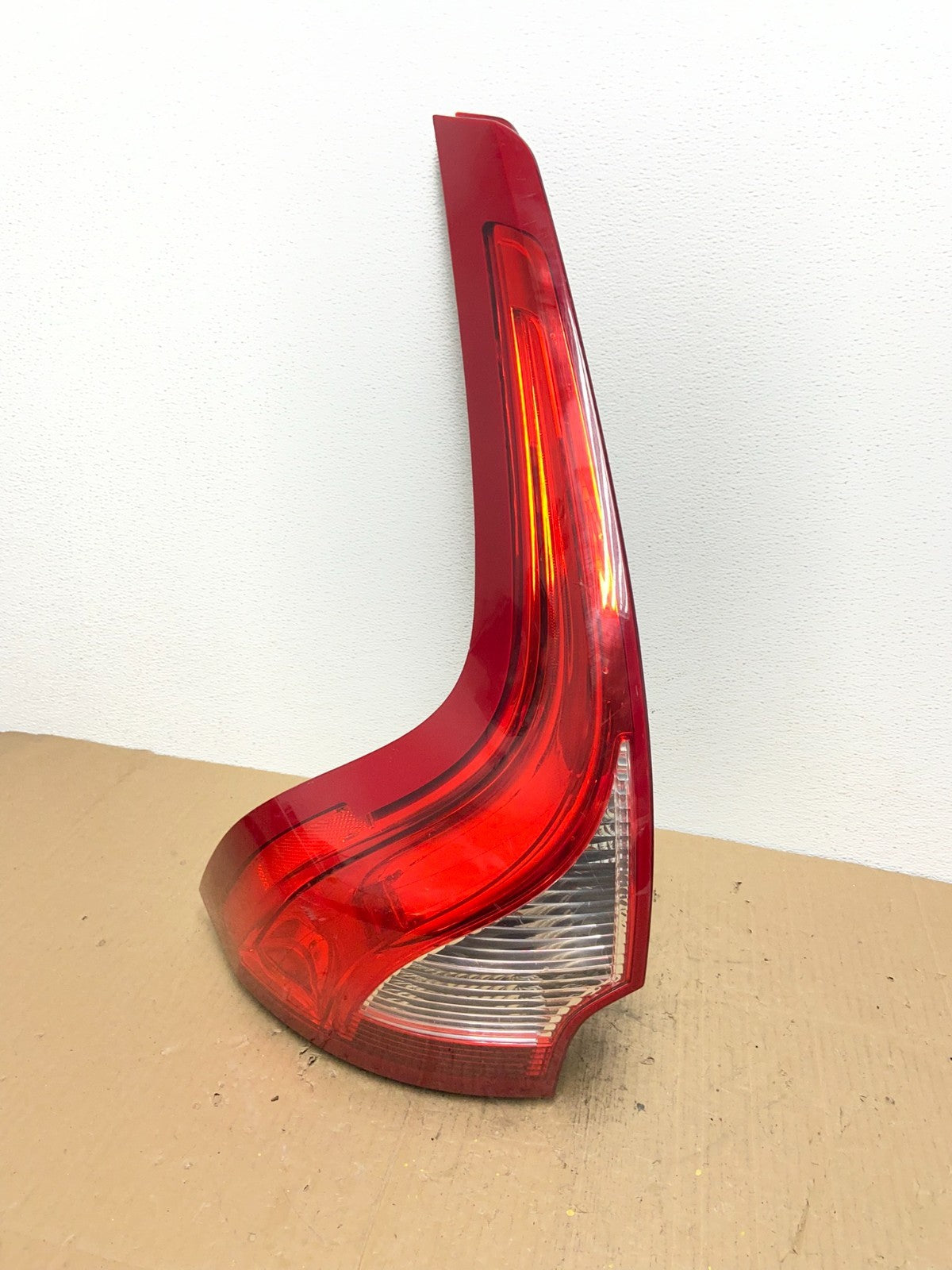 2009 to 2011 Volvo XC60 Left Driver LH Side Tail Light Oem AB8479 DW0
