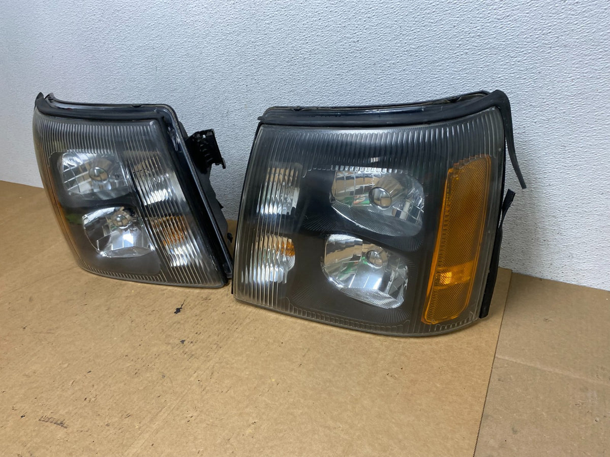 2003 to 2006 Cadillac Escalade Left+Right Xenon HID Headlights AE3269 DW1