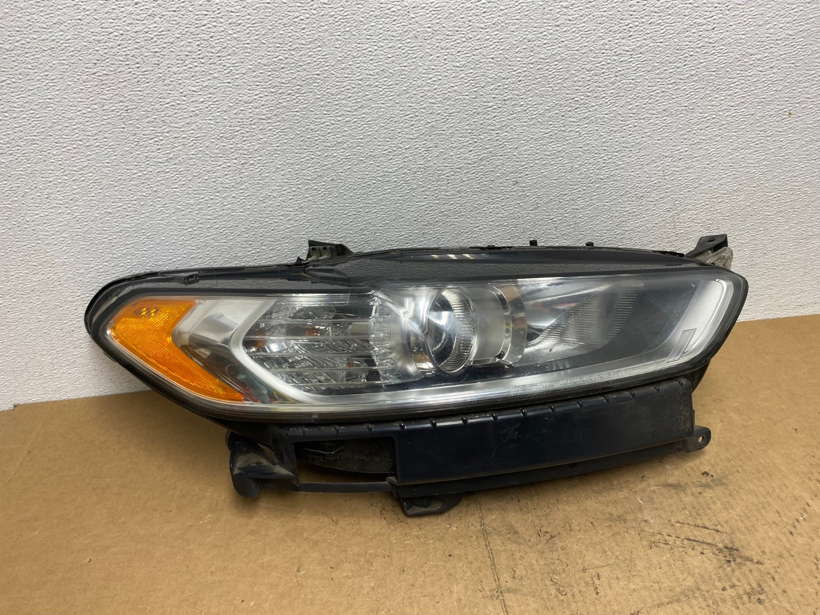 2013 to 2016 Ford Fusion Right Passenger Rh Side Headlight AC3444 DW0