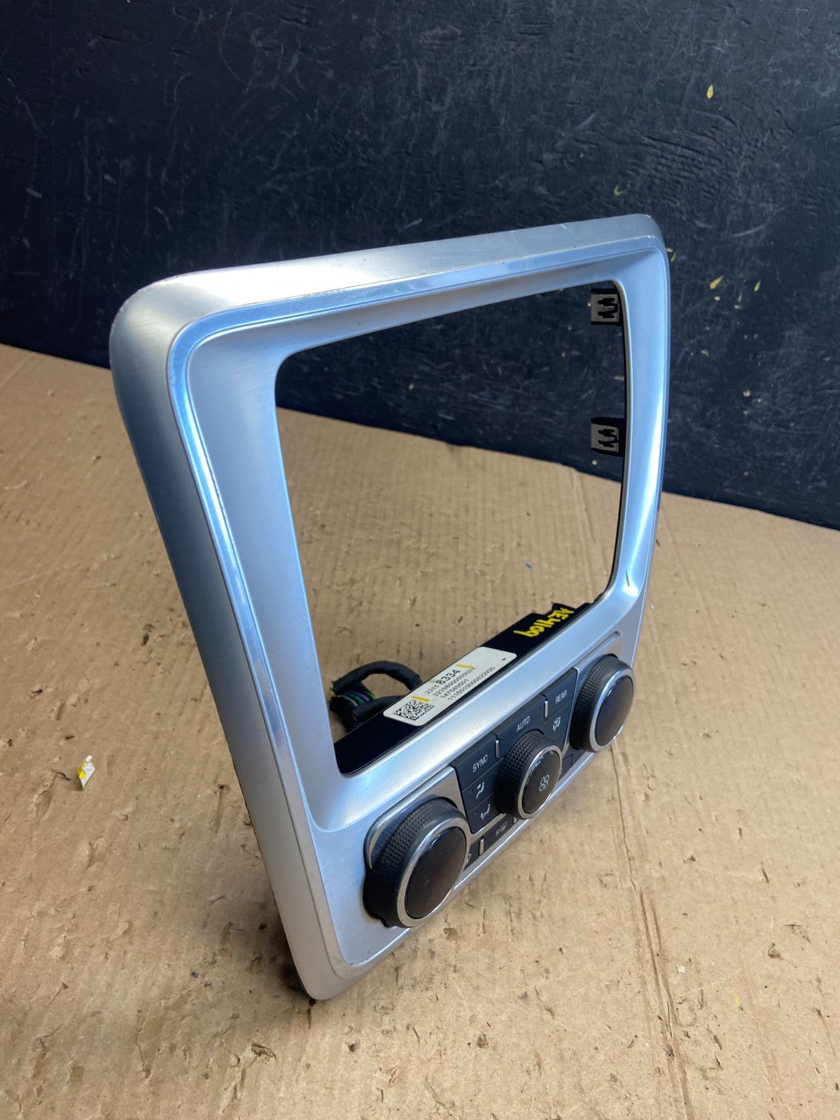 2013 - 2016 GMC Acadia A/C Heater Climate Control Radio Panel Bezel OE AE4109 DG2