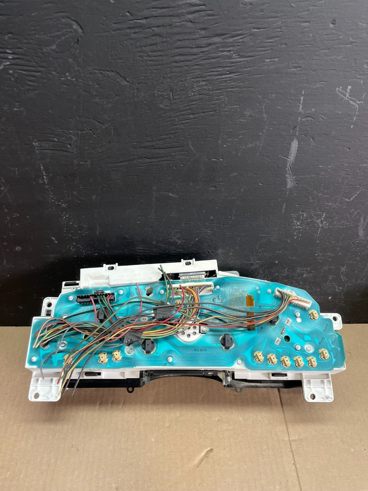 1999 to 2000 Ford E150 E250 E350 VAN Gauge Speedometer Cluster AB78325