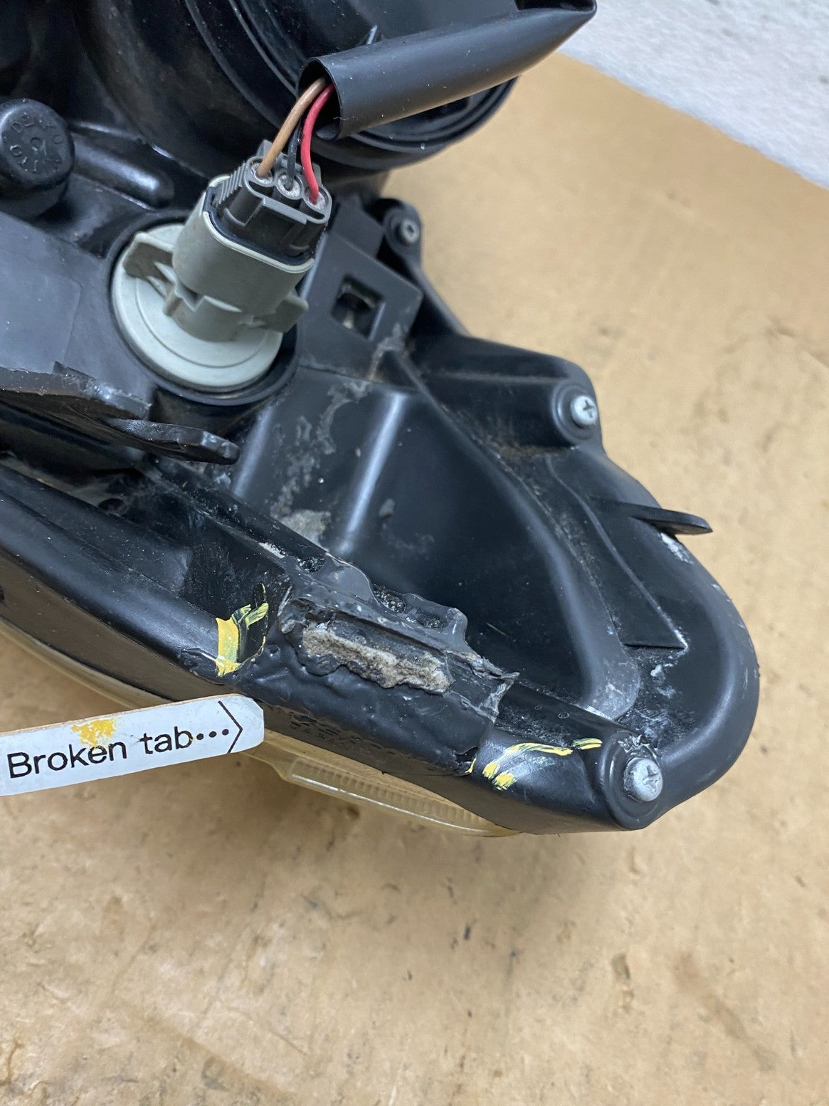 2008 to 2013 Nissan Rogue HID Xenon Headlight Left Driver Lh Side AD1386 DW5