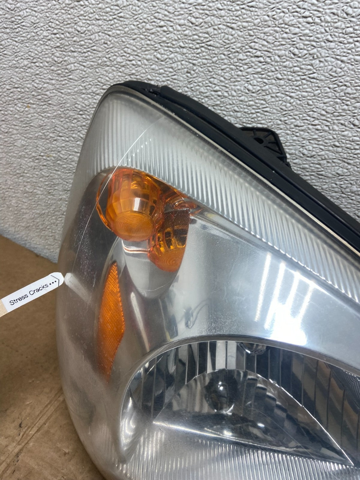 2005 to 2006 Kia Sportage Right Passenger RH Halogen Headlight OEM Y5592 DW4
