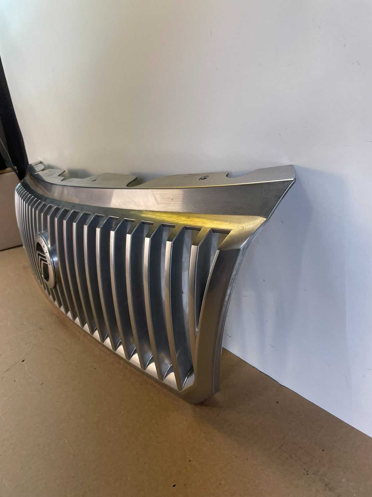 2002 to 2005 Mercury Mountaineer Front Upper Grill Grille AG9807 DG1