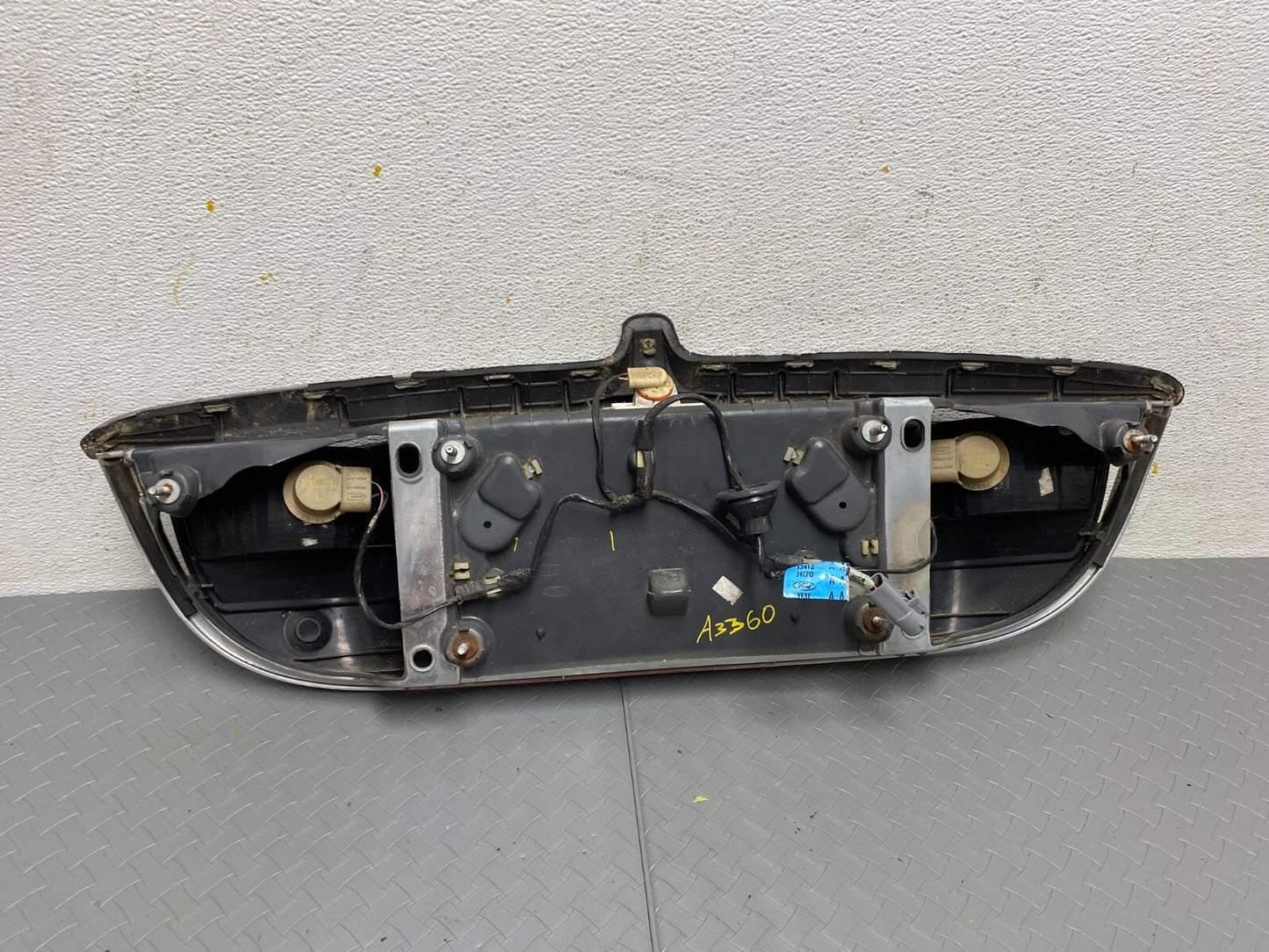 1999-2002 Lincoln Continental License Plate Panel Backup Lights Trim Oem A33606