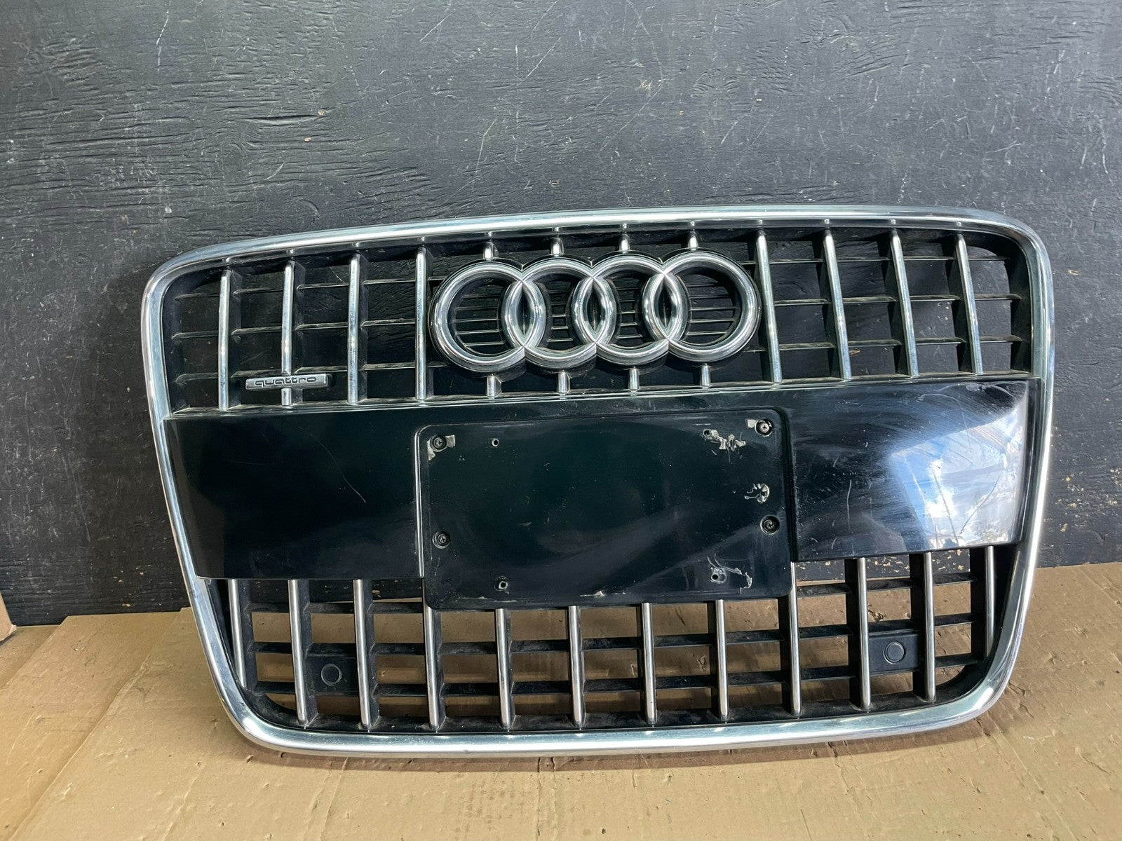2010 to 2015 Audi Q7 Front Upper Grill Grille  OEM AA8926 DG0