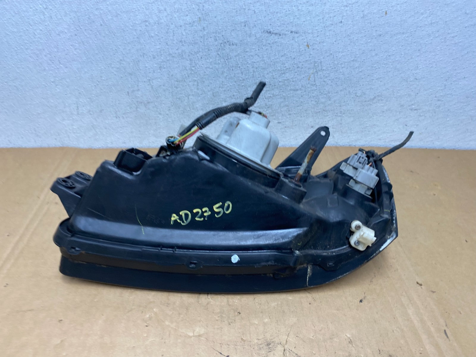 2001 to 2004 Subaru Legacy Outback Right Passenger Rh Headlight AD2750 DW8