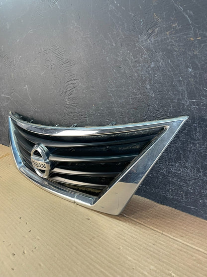 2012 to 2014 Nissan Versa Sedan Front Upper Grill Grille AE9958 DG1