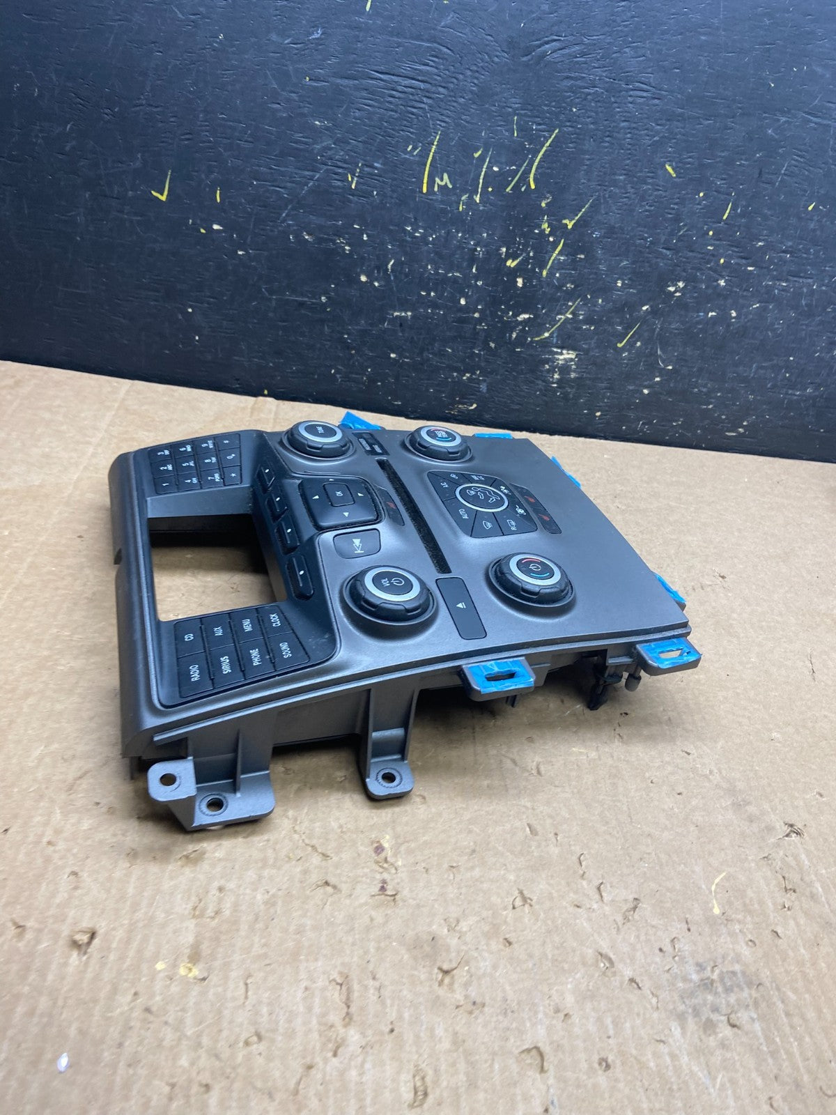 2012-2013 Ford Edge Heater Climate Control Radio CD Control Dash Bezel z4204 DG1